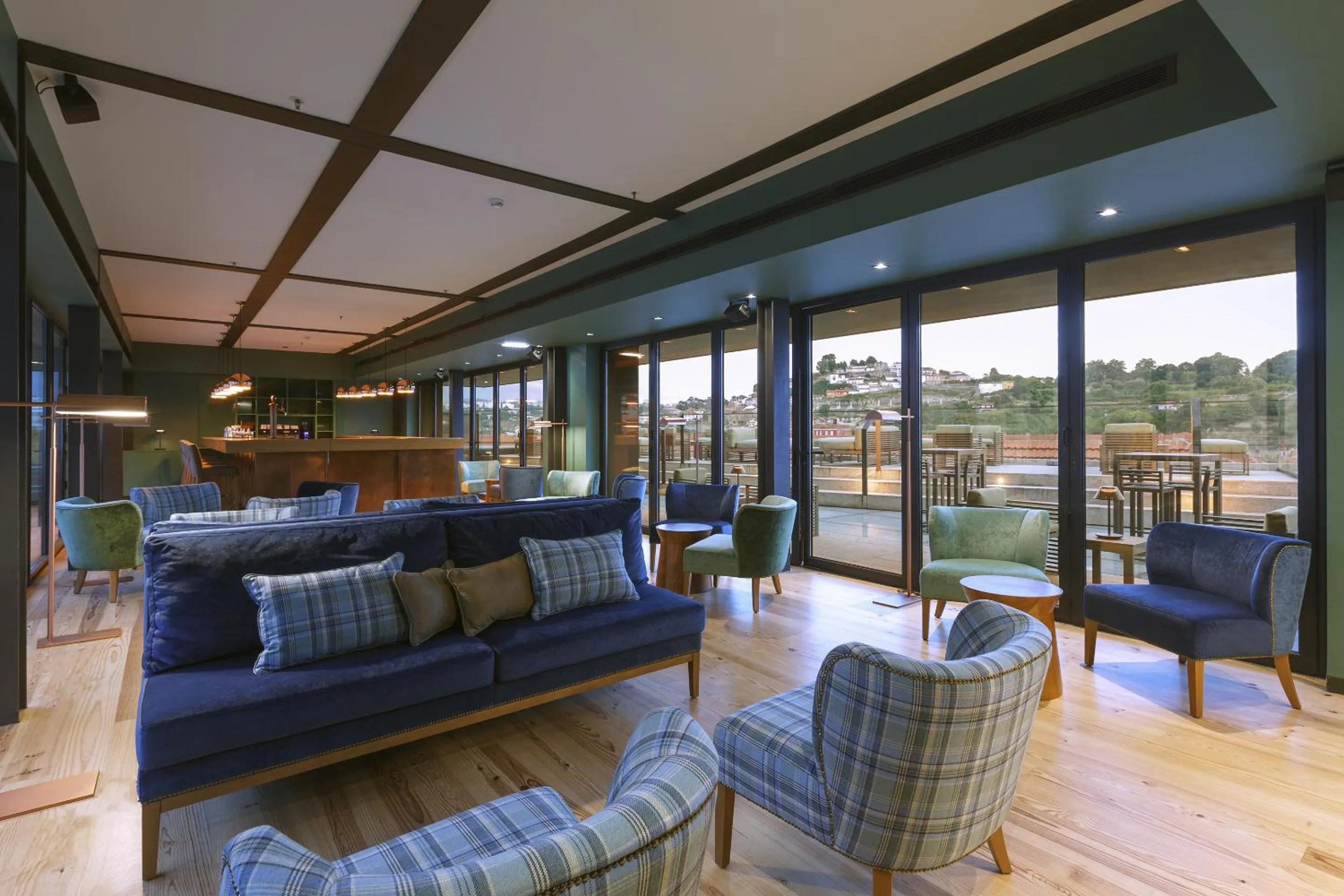 Lounge or bar in NEYA Porto Hotel