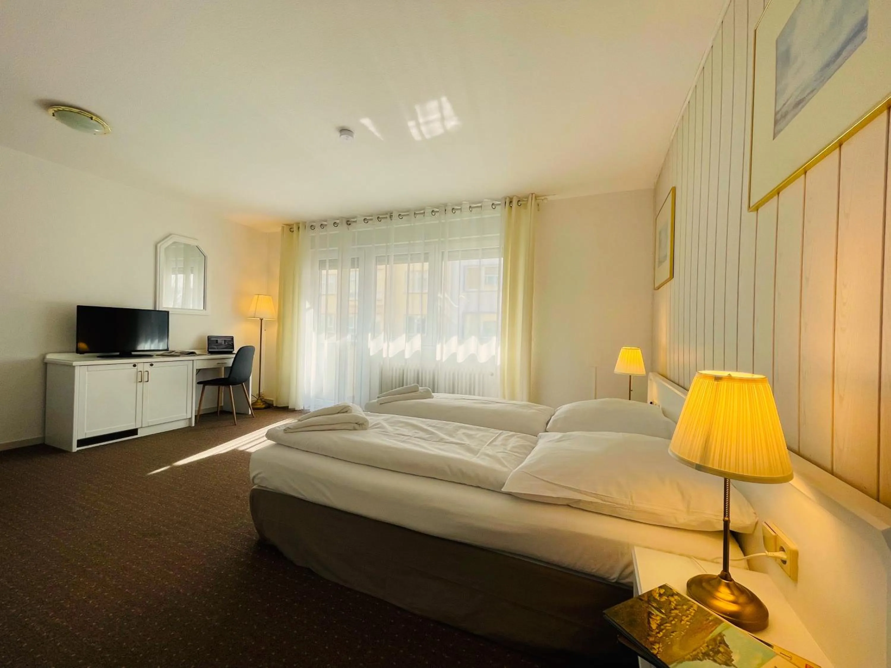 Bedroom, Bed in Hotel Moguntia