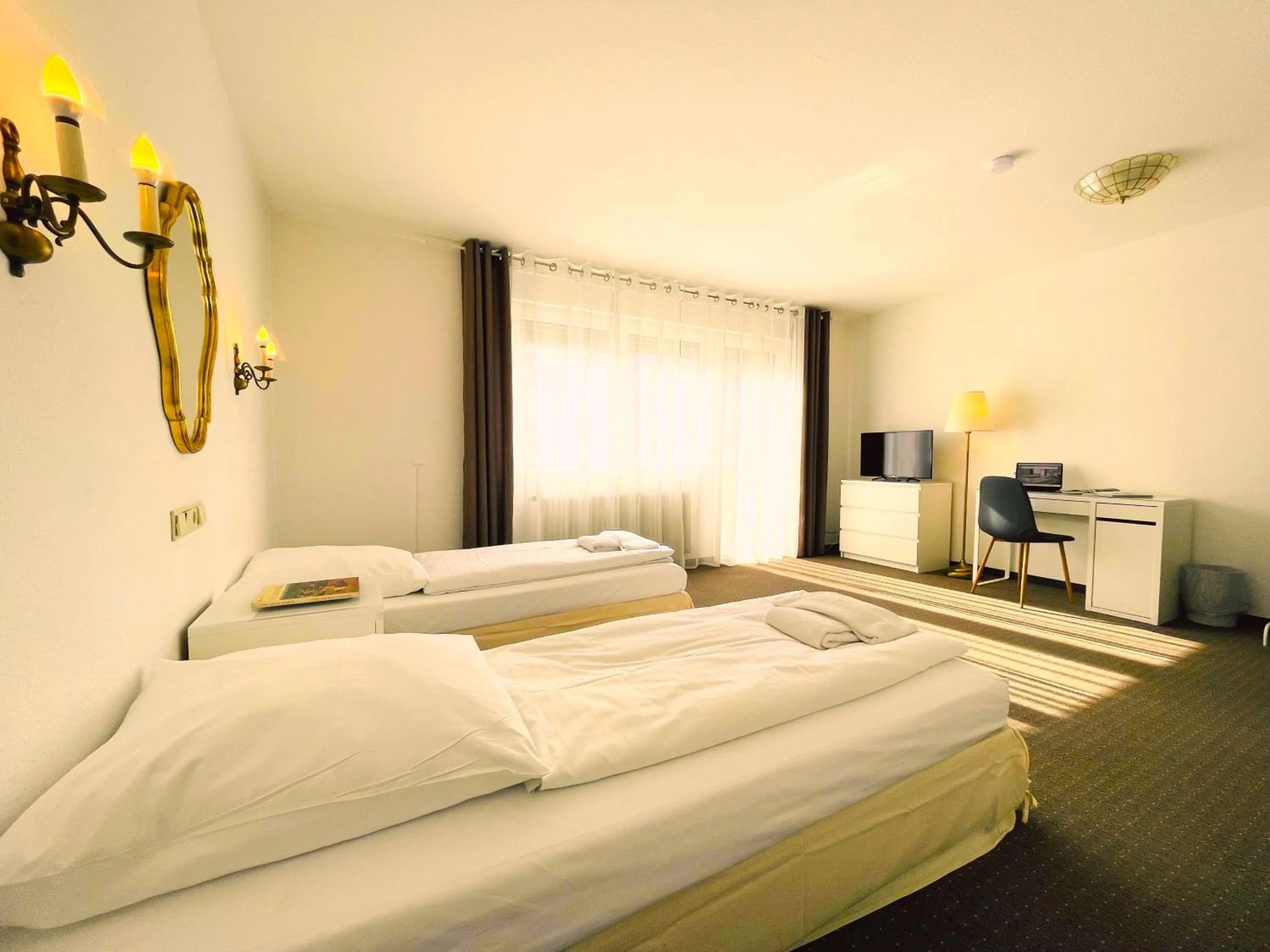 Bedroom, Bed in Hotel Moguntia