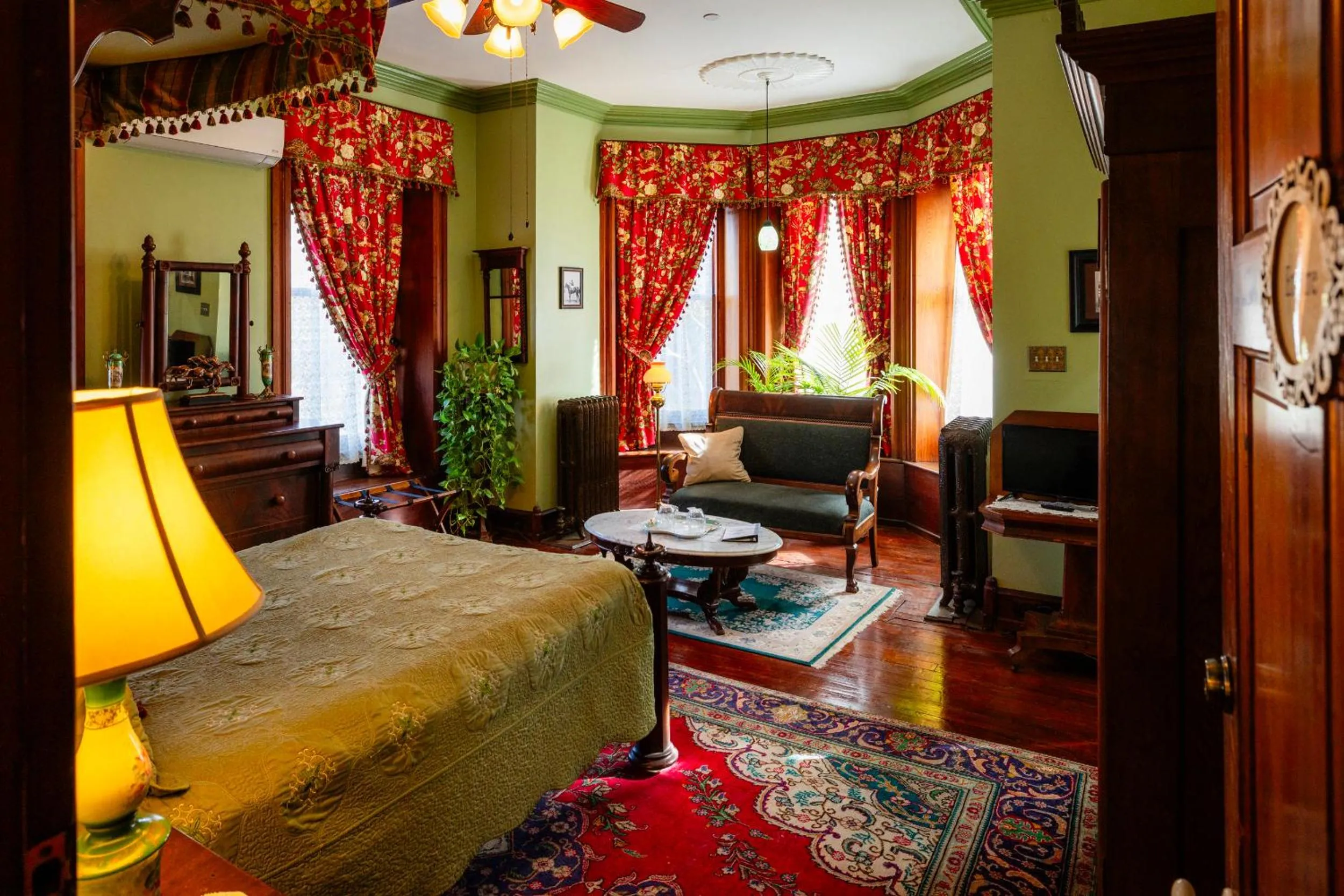 Bed in Gifford-Risley House Bed and Breakfast