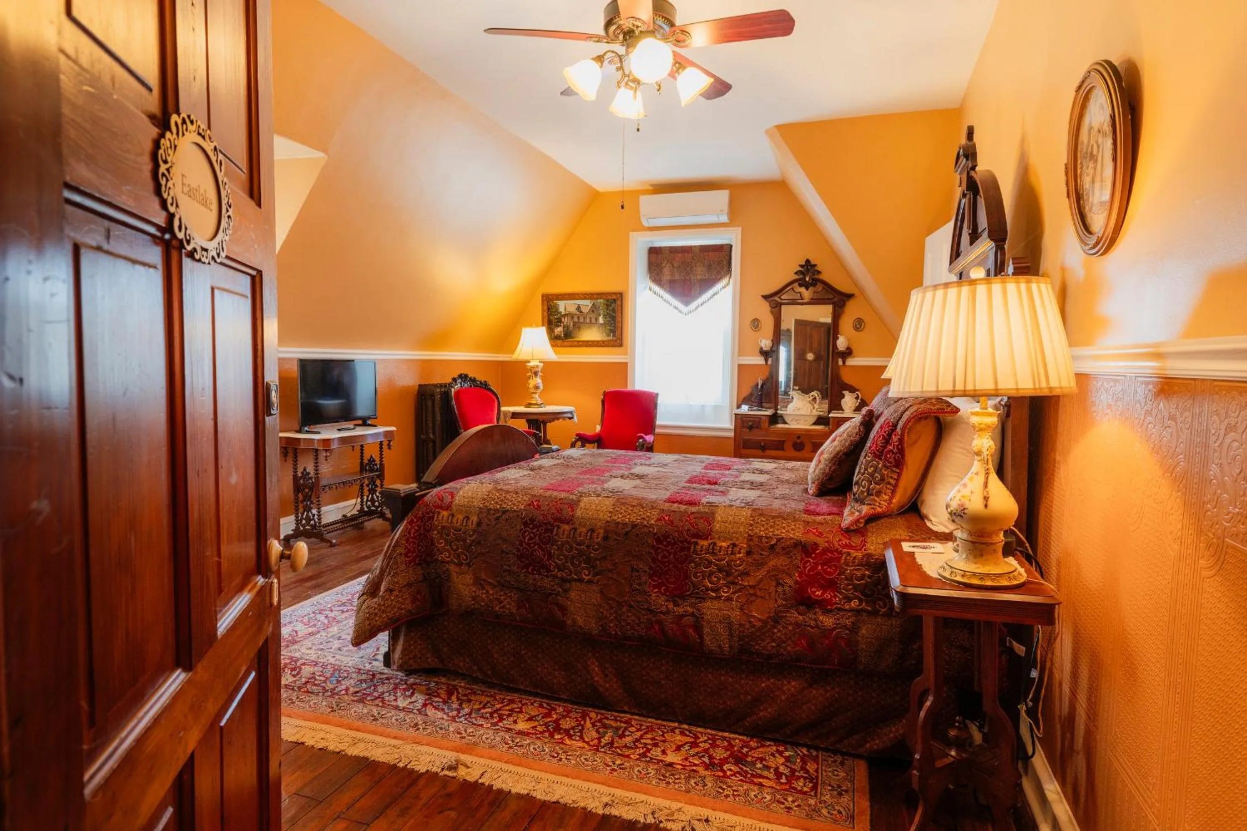 Bed in Gifford-Risley House Bed and Breakfast