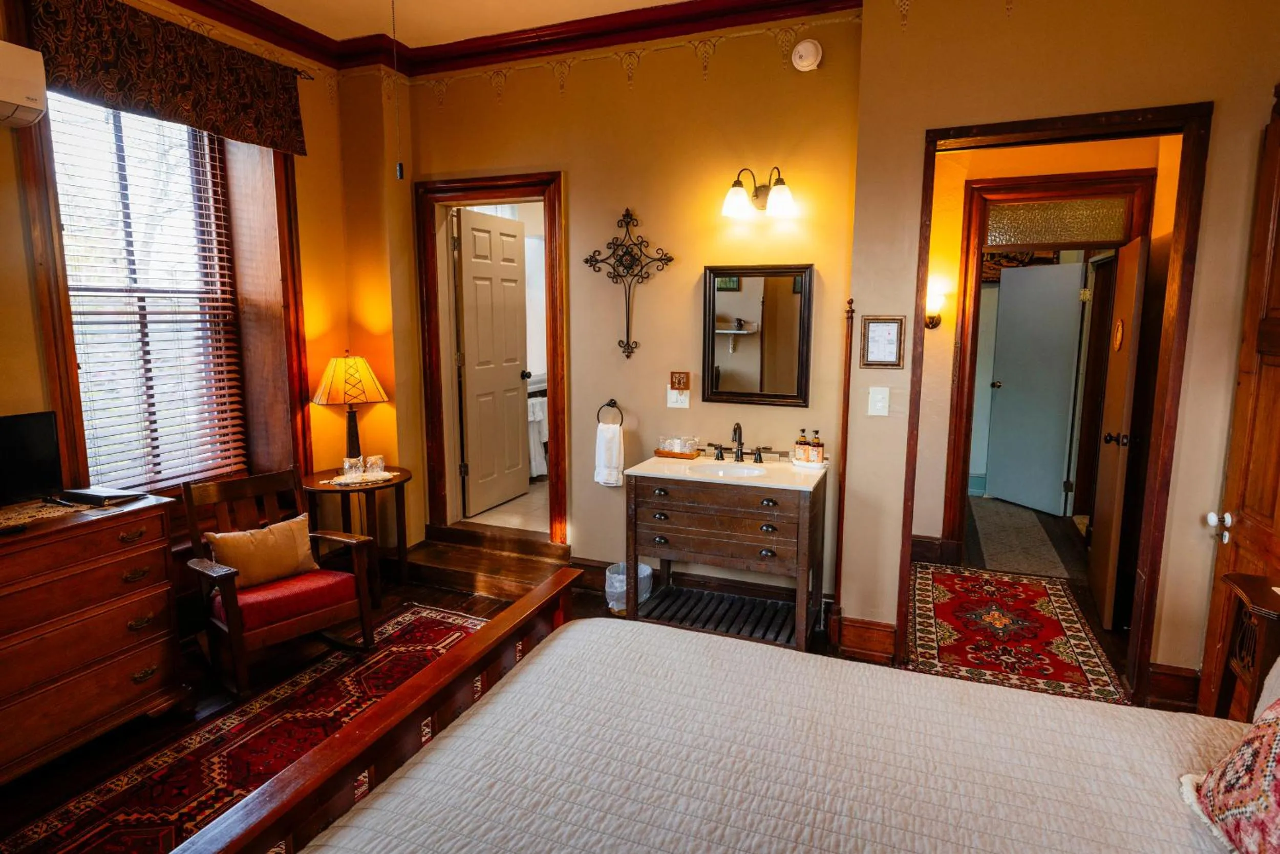 Bed in Gifford-Risley House Bed and Breakfast