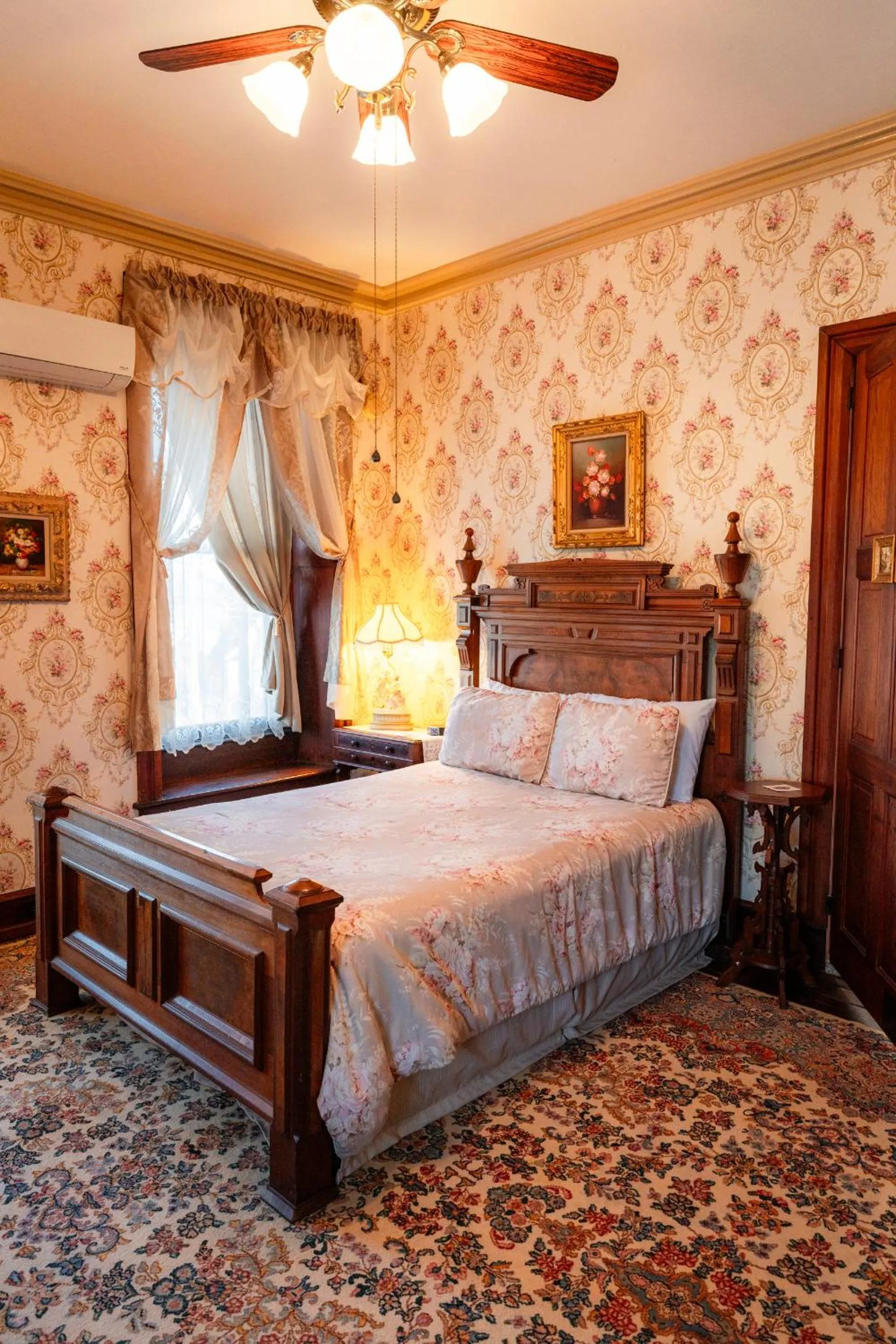 Bed in Gifford-Risley House Bed and Breakfast