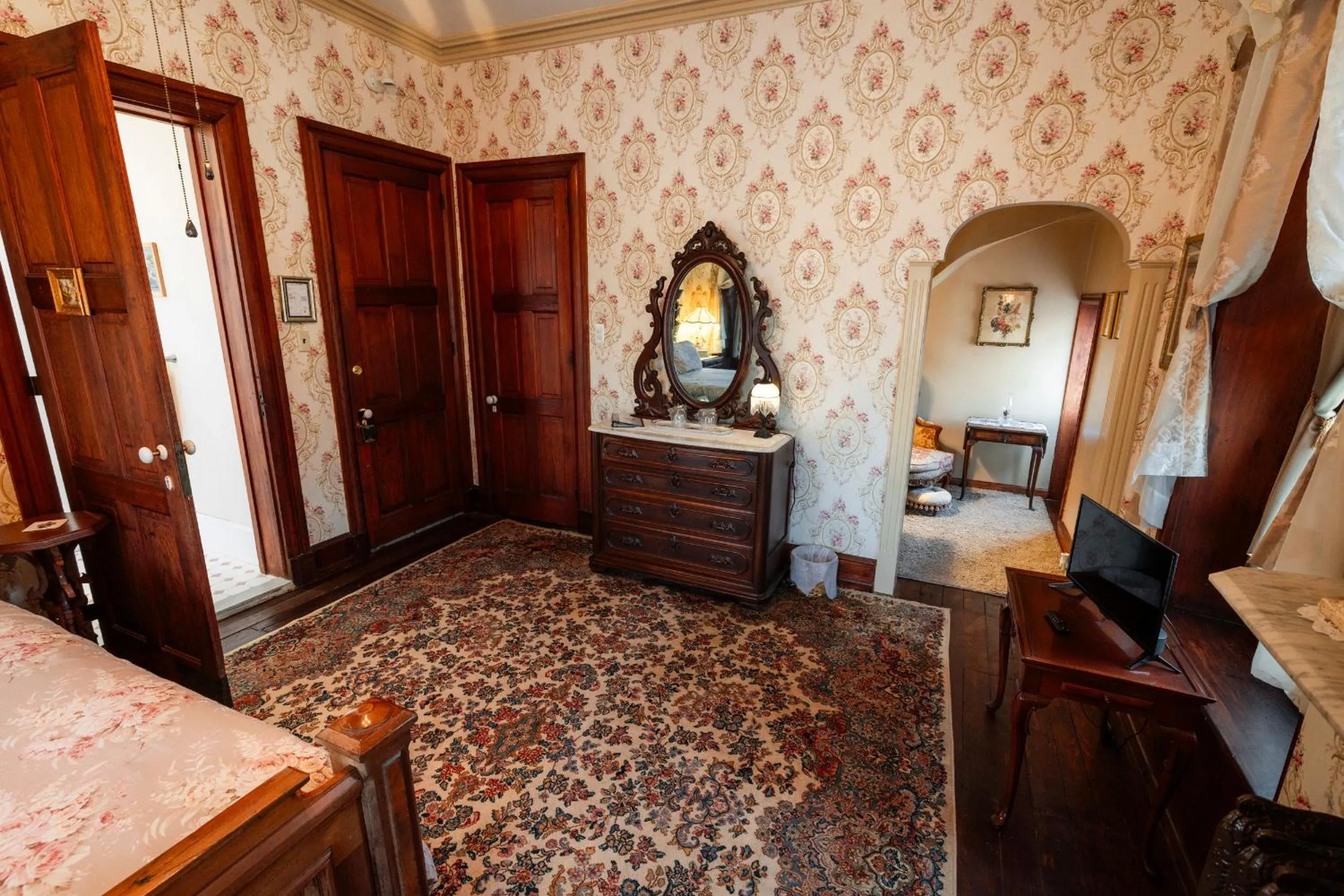 Bed in Gifford-Risley House Bed and Breakfast