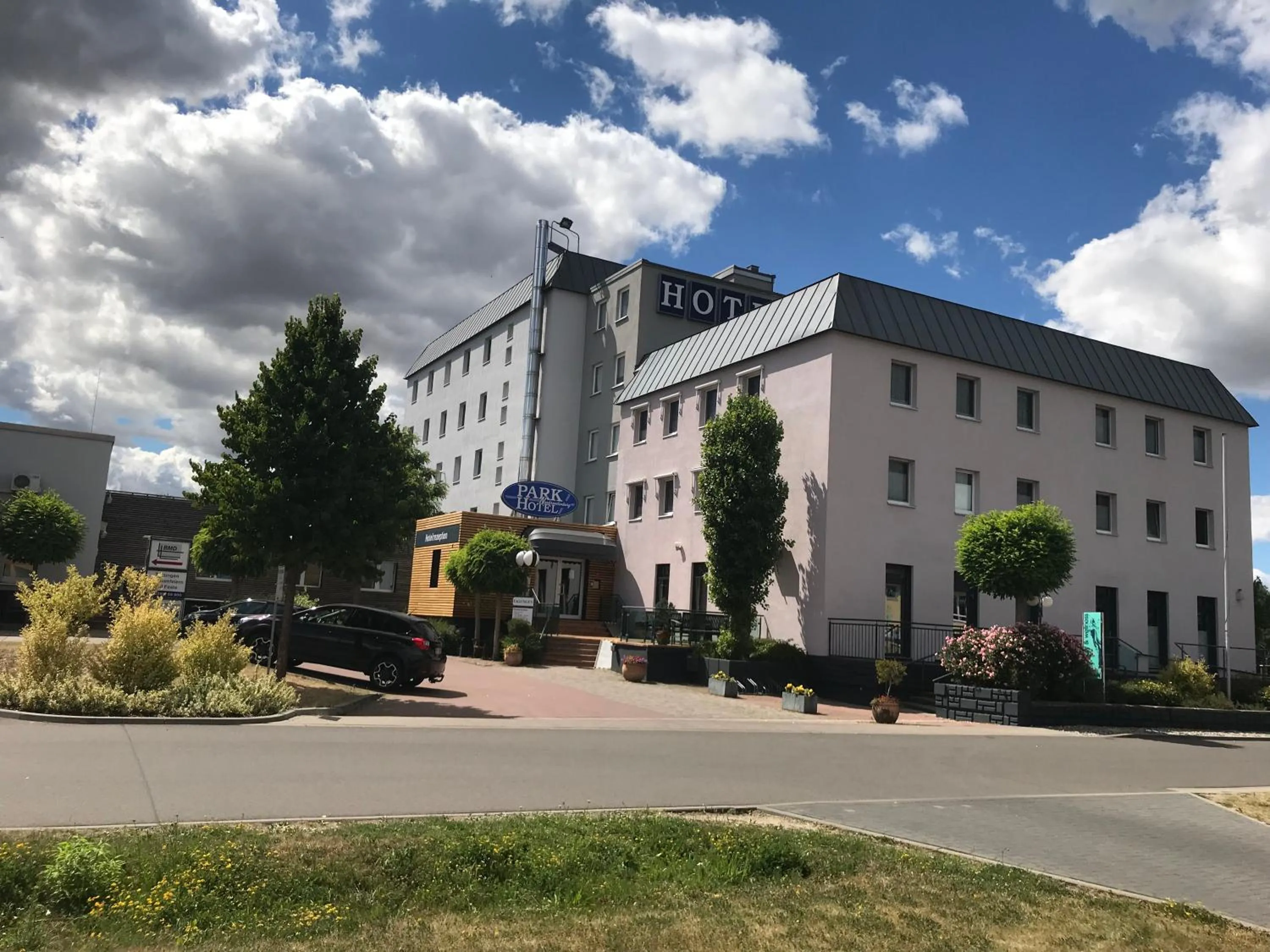 Facade/entrance in Parkhotel Neubrandenburg
