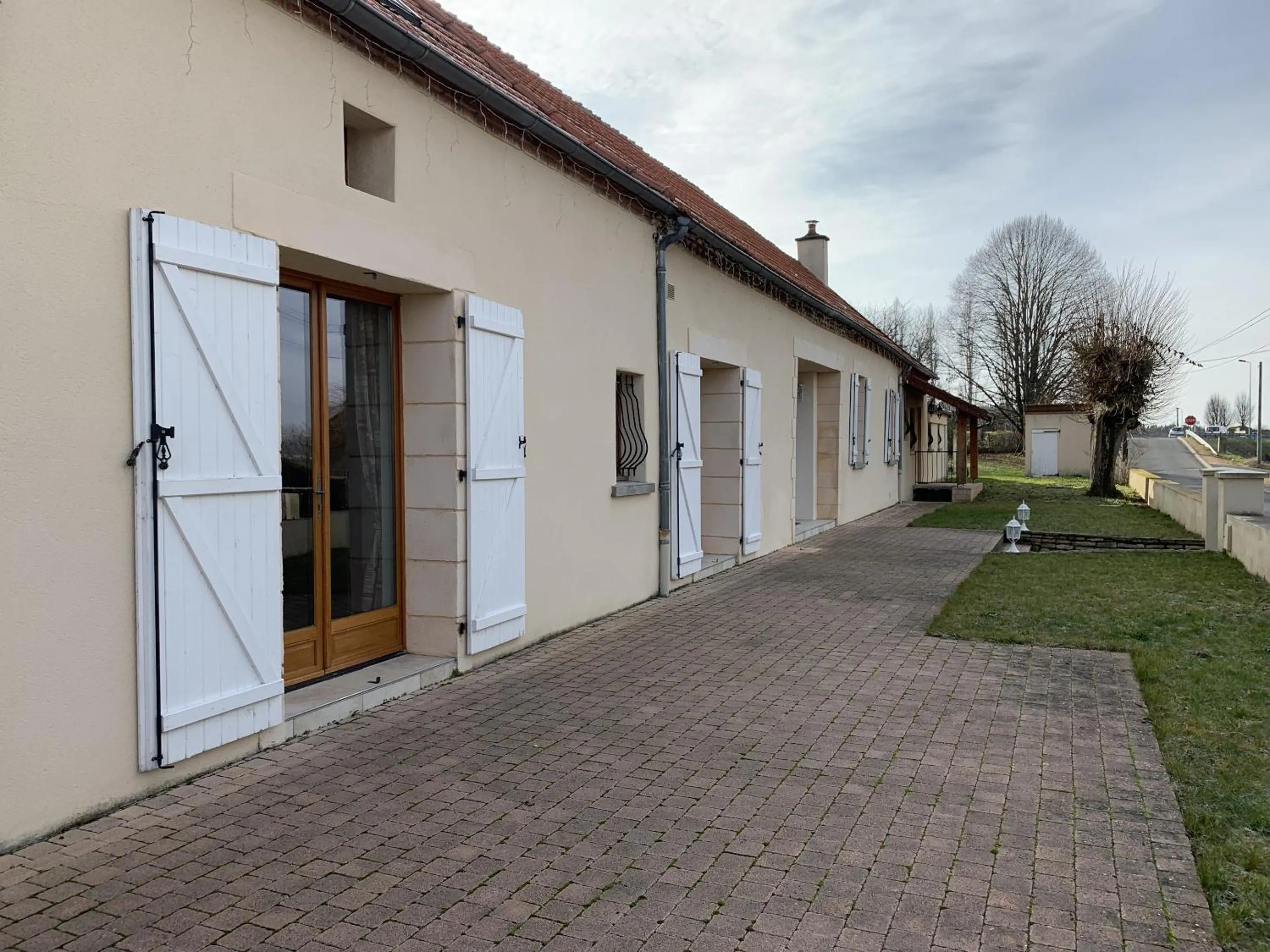 Garden in Maison Piscine et Jacuzzi