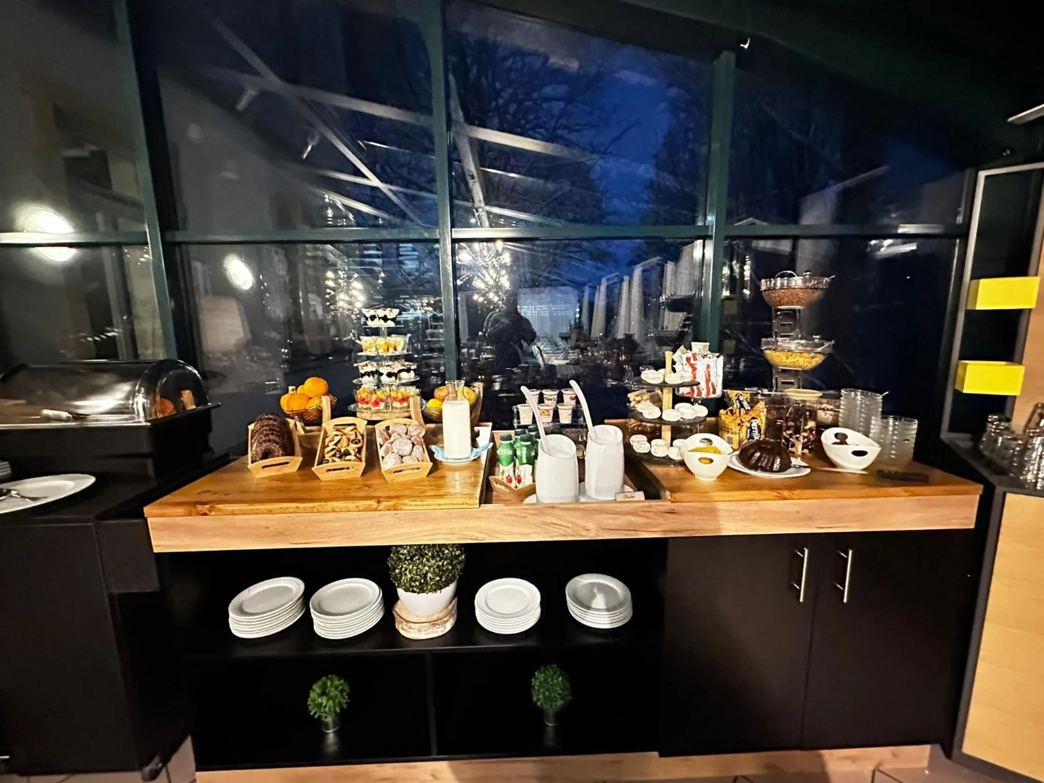 Buffet breakfast in Parkhotel Waldschlösschen