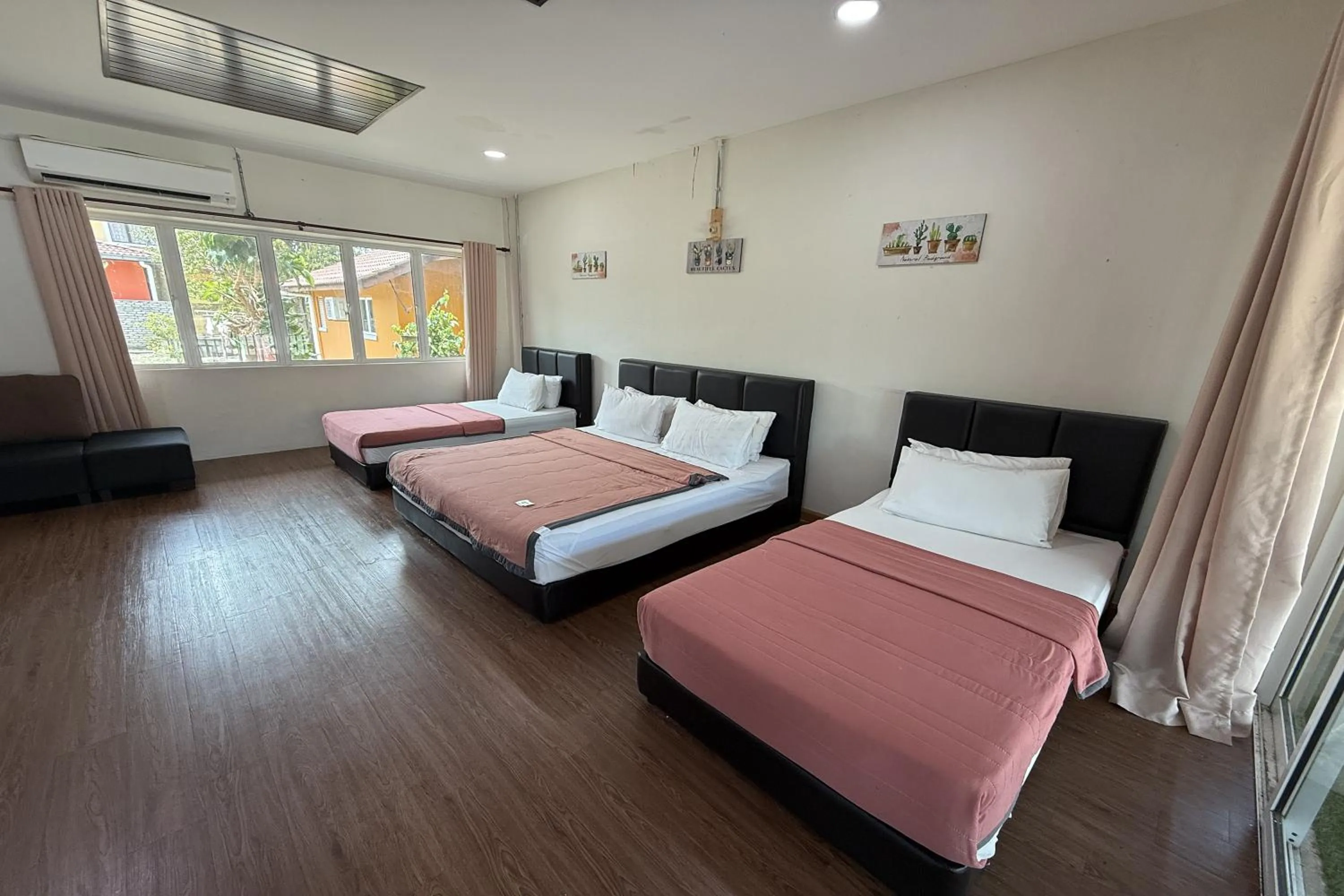 Bed in Inapan Taman Herba