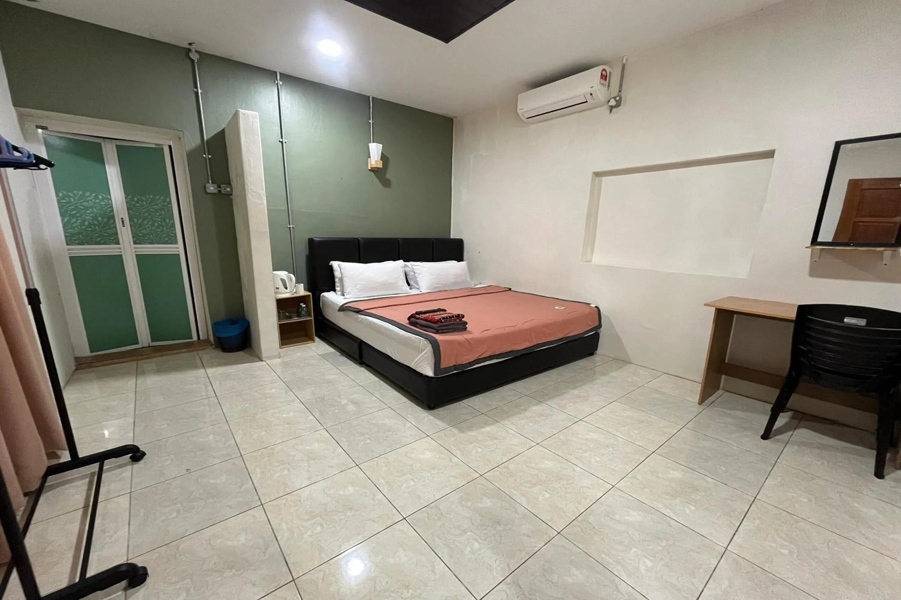 Bed in Inapan Taman Herba