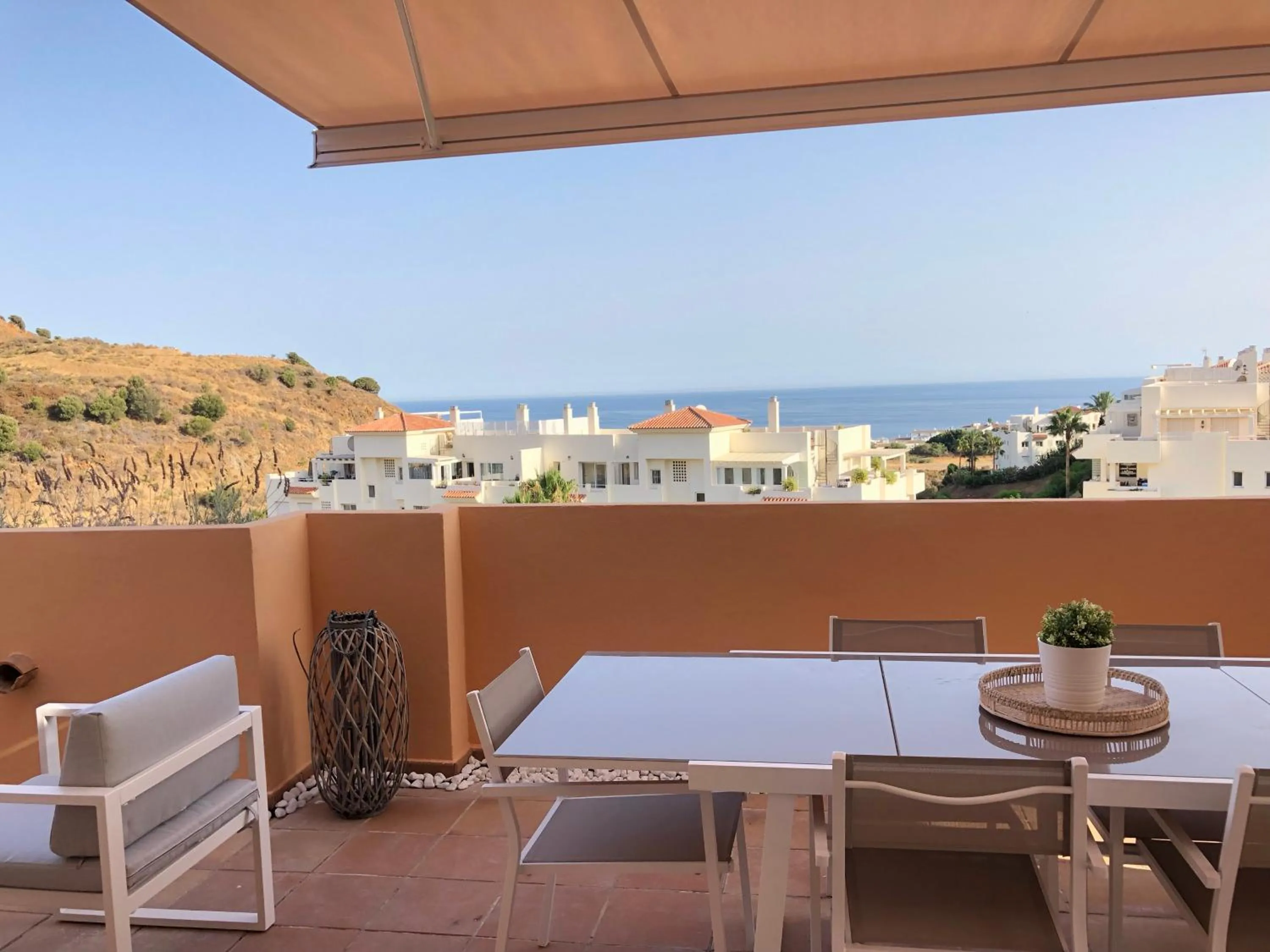 NEW: LUXURIOUS PENTHOUSE WITH JACUZZI & SEA VIEW