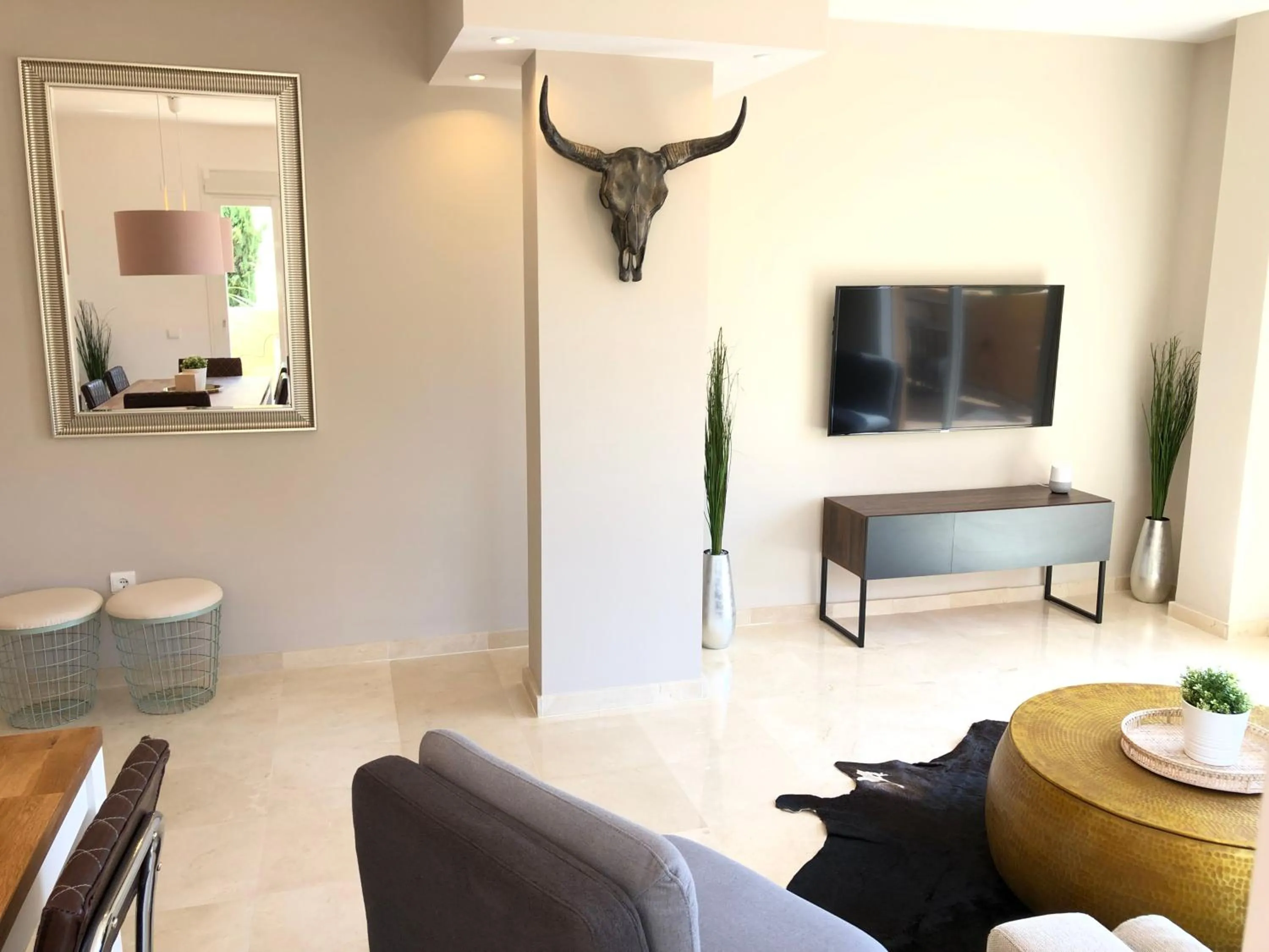 NEW: LUXURIOUS PENTHOUSE WITH JACUZZI & SEA VIEW