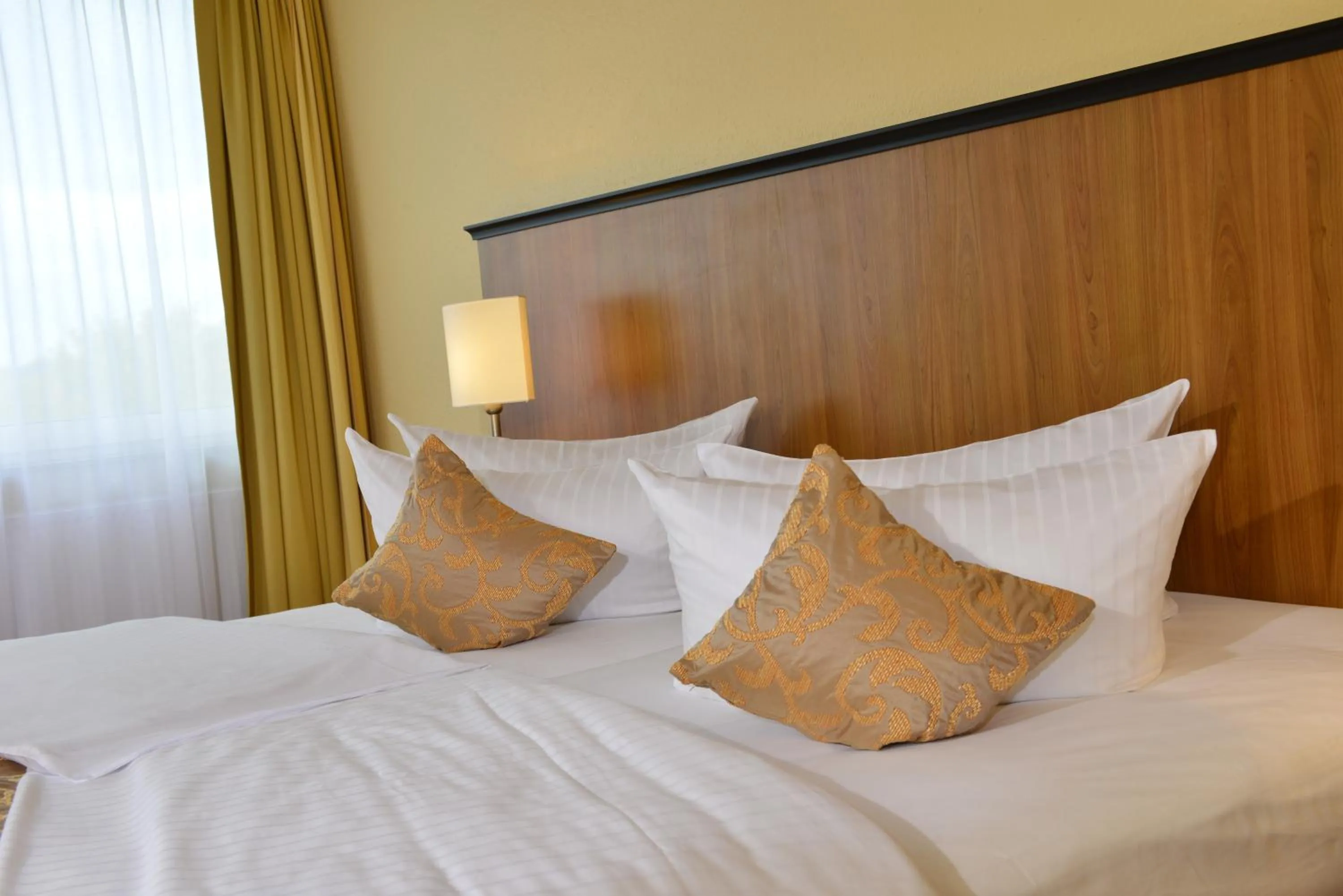 Photo of the whole room, Bed in Carathotel Basel/Weil am Rhein