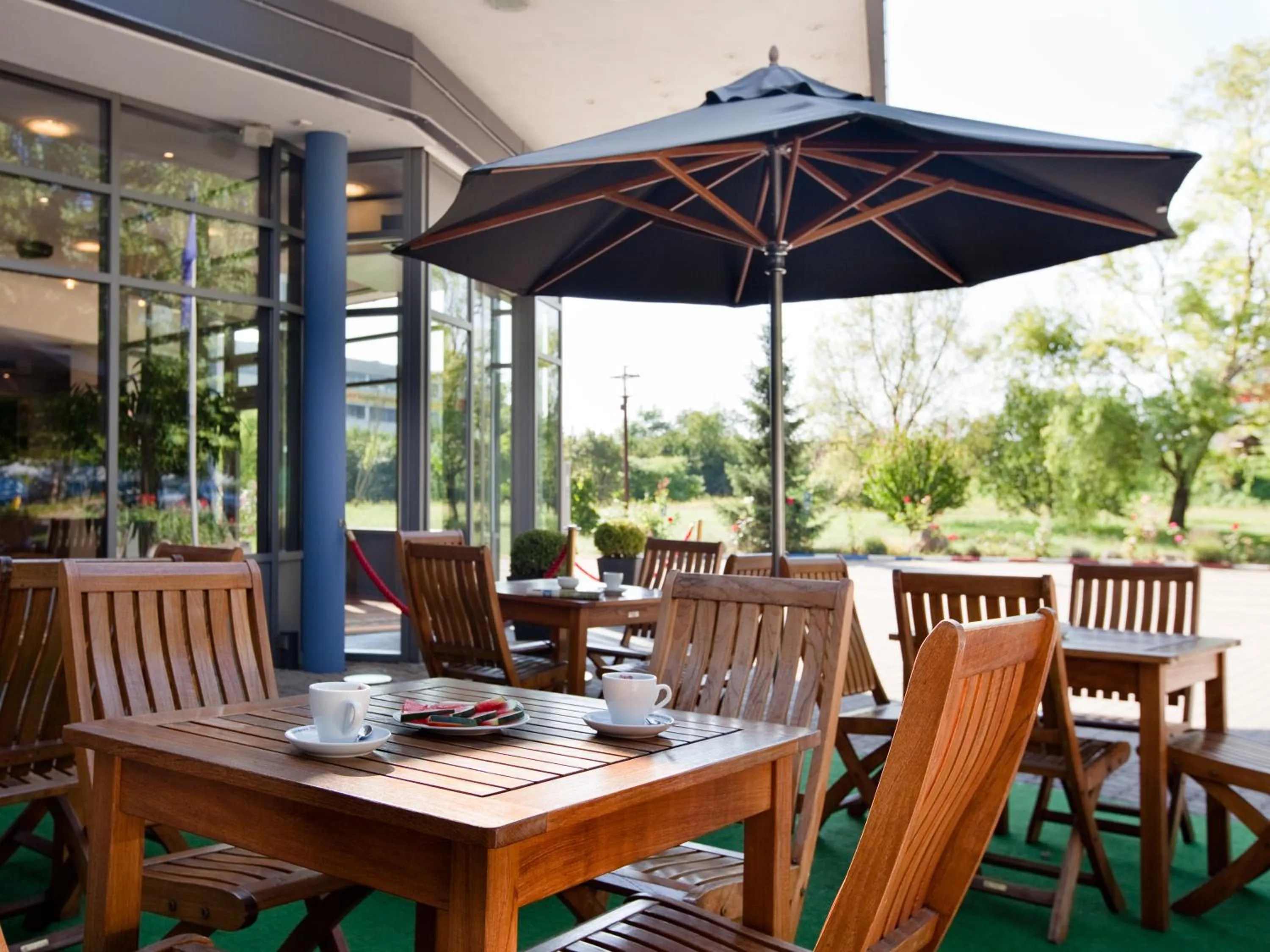 Restaurant/places to eat in Carathotel Basel/Weil am Rhein