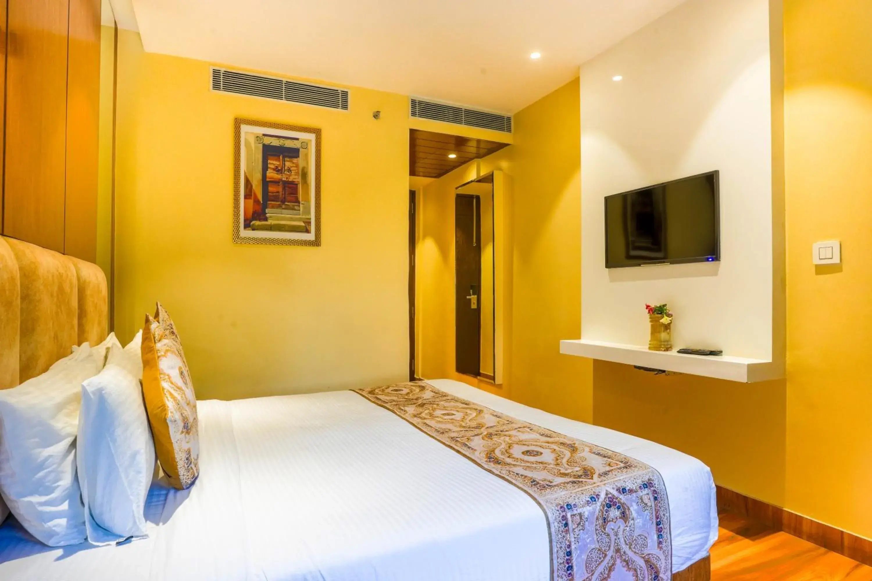 Luxury Room with Landmark view in Stamps Golden Lagoon by Eight Continents - Opposite to Golden Temple Luxury Room with Landmark view in Stamps Golden Lagoon by Eight Continents - Opposite to Golden Temple
