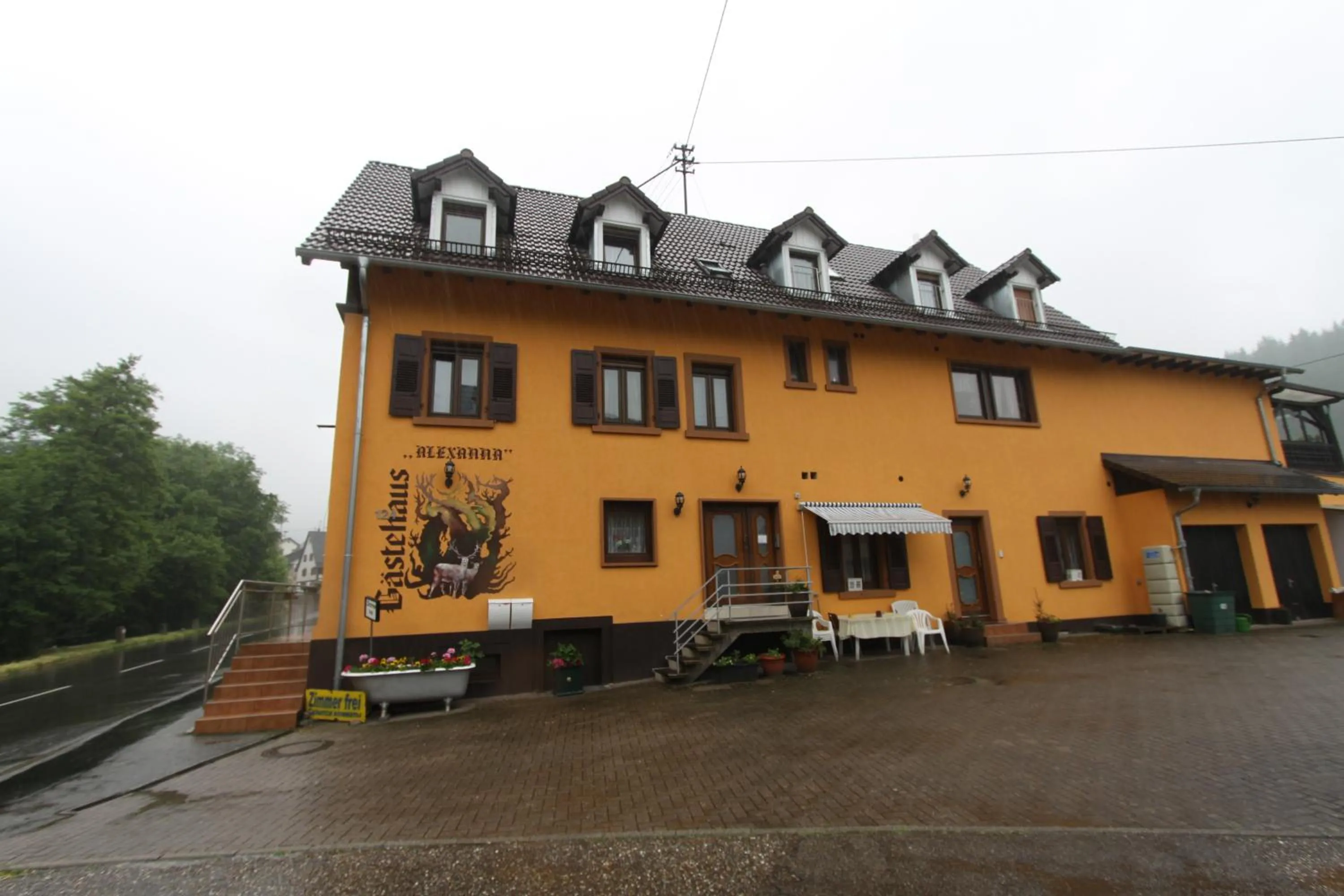 Facade/entrance in Gästehaus Alexanna