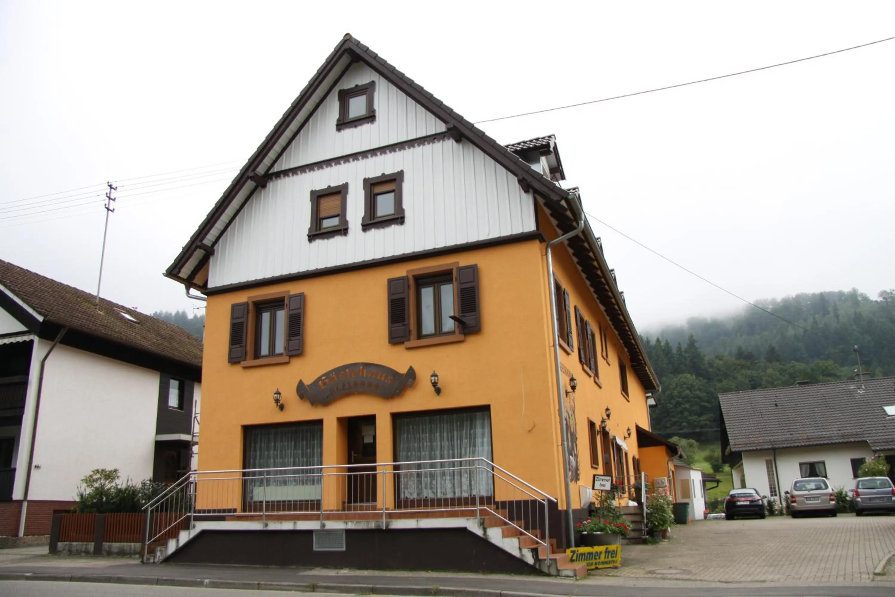 Facade/entrance in Gästehaus Alexanna