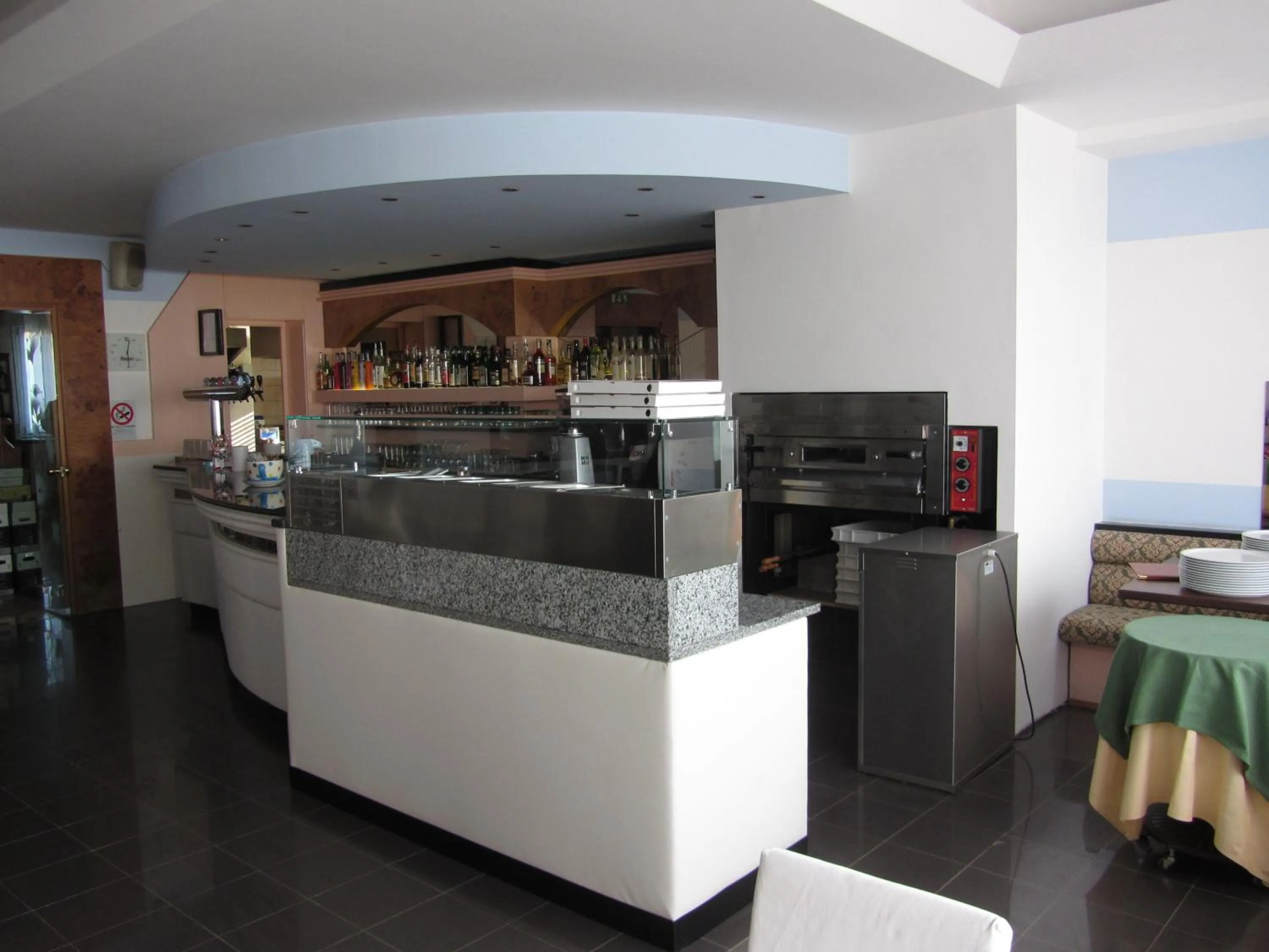 Restaurant/places to eat in Hotel Green castellani