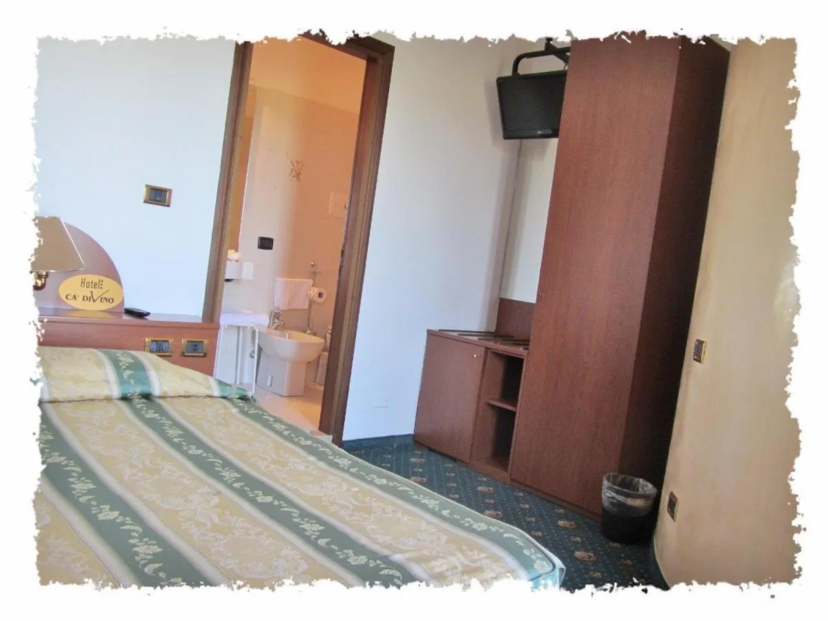 Photo of the whole room, Bed in Hotel Green castellani