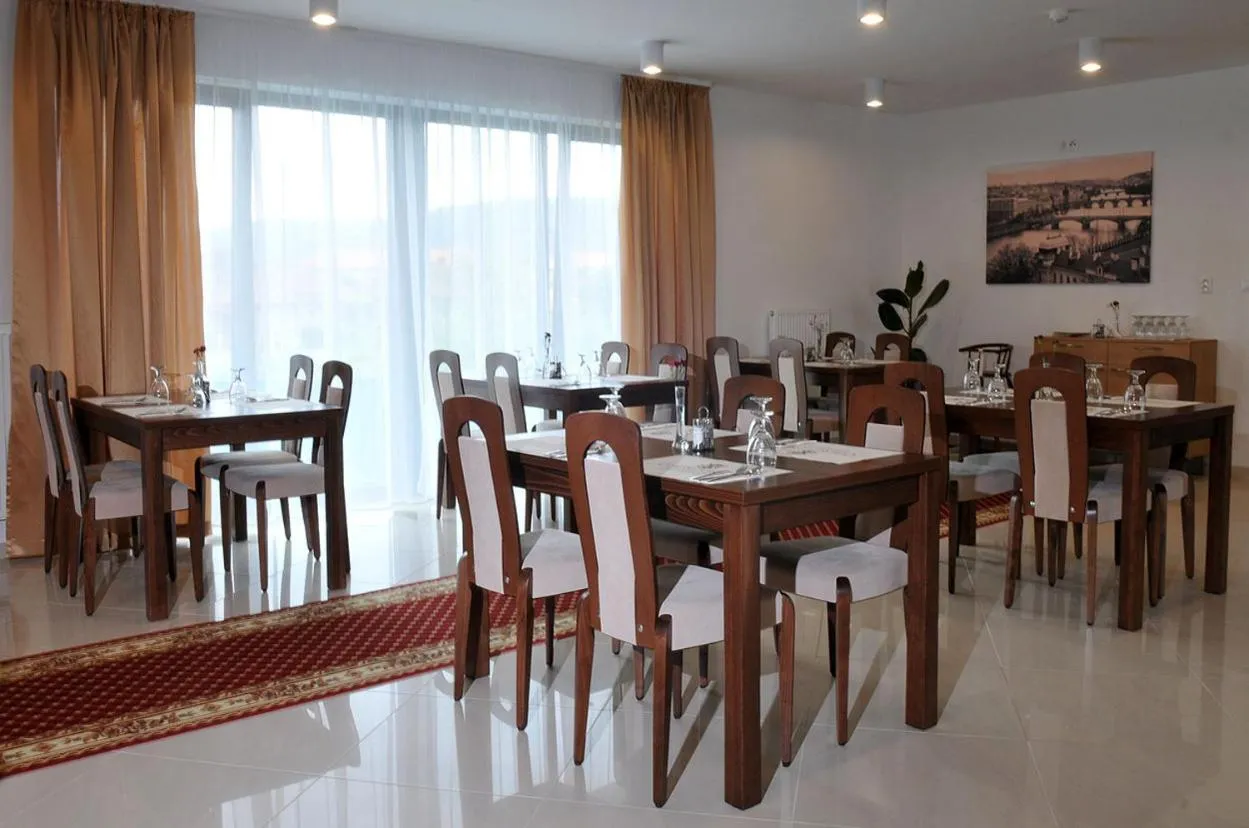 Restaurant/places to eat in Hotel Bélier