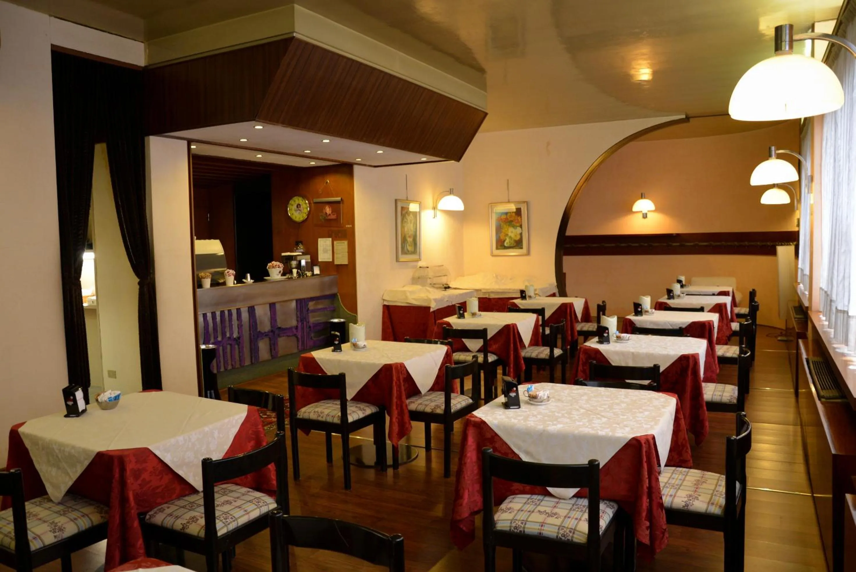 Restaurant/places to eat in Hotel Salieri