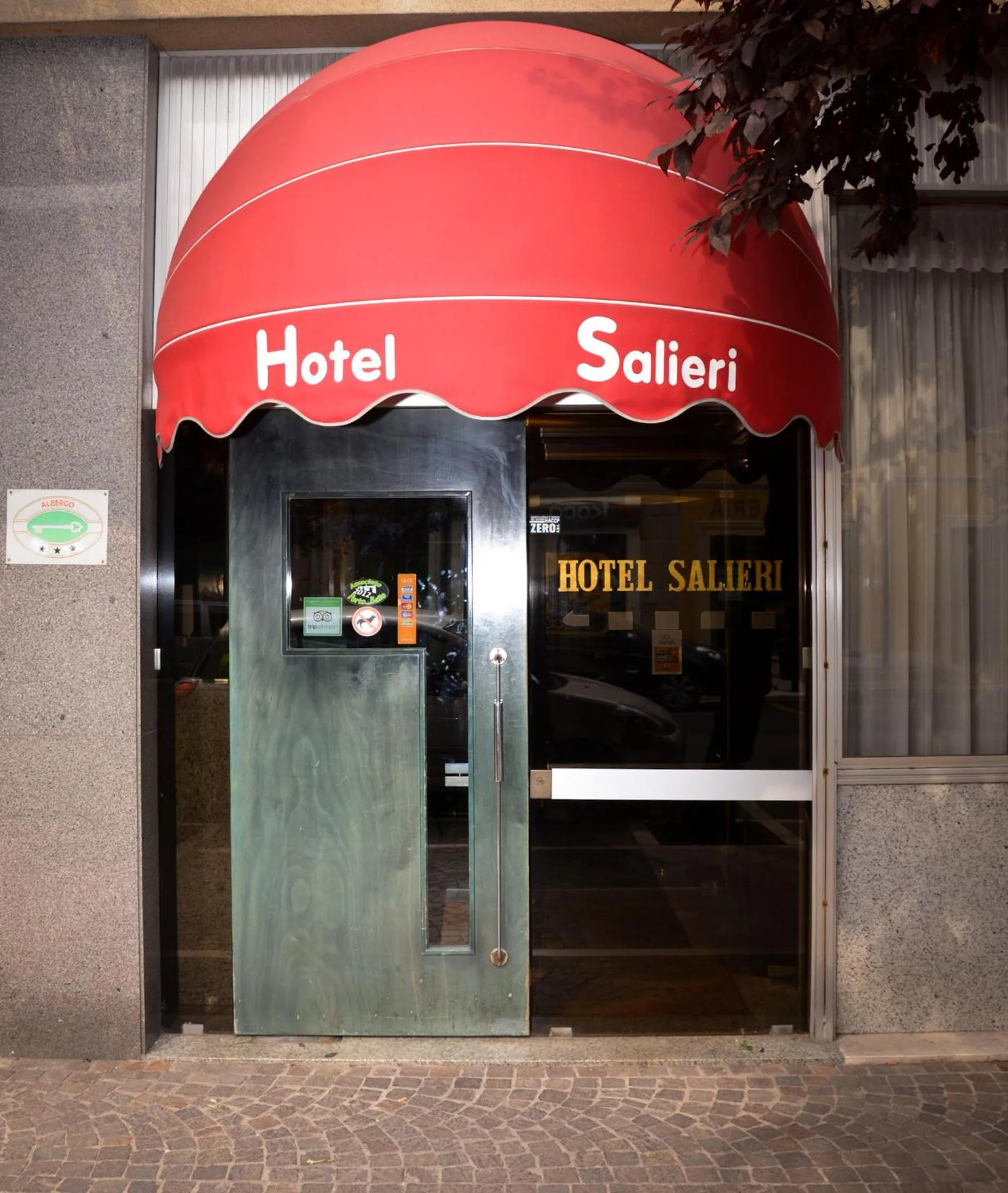Facade/entrance in Hotel Salieri
