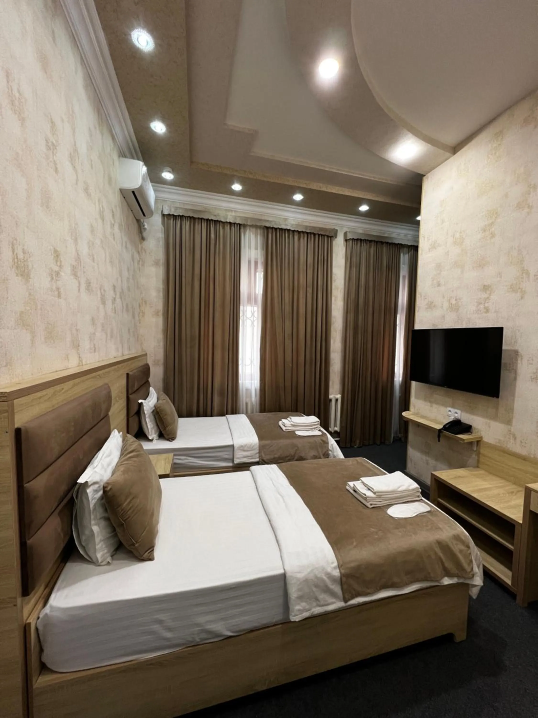 Bedroom, Bed in Shosh Palace