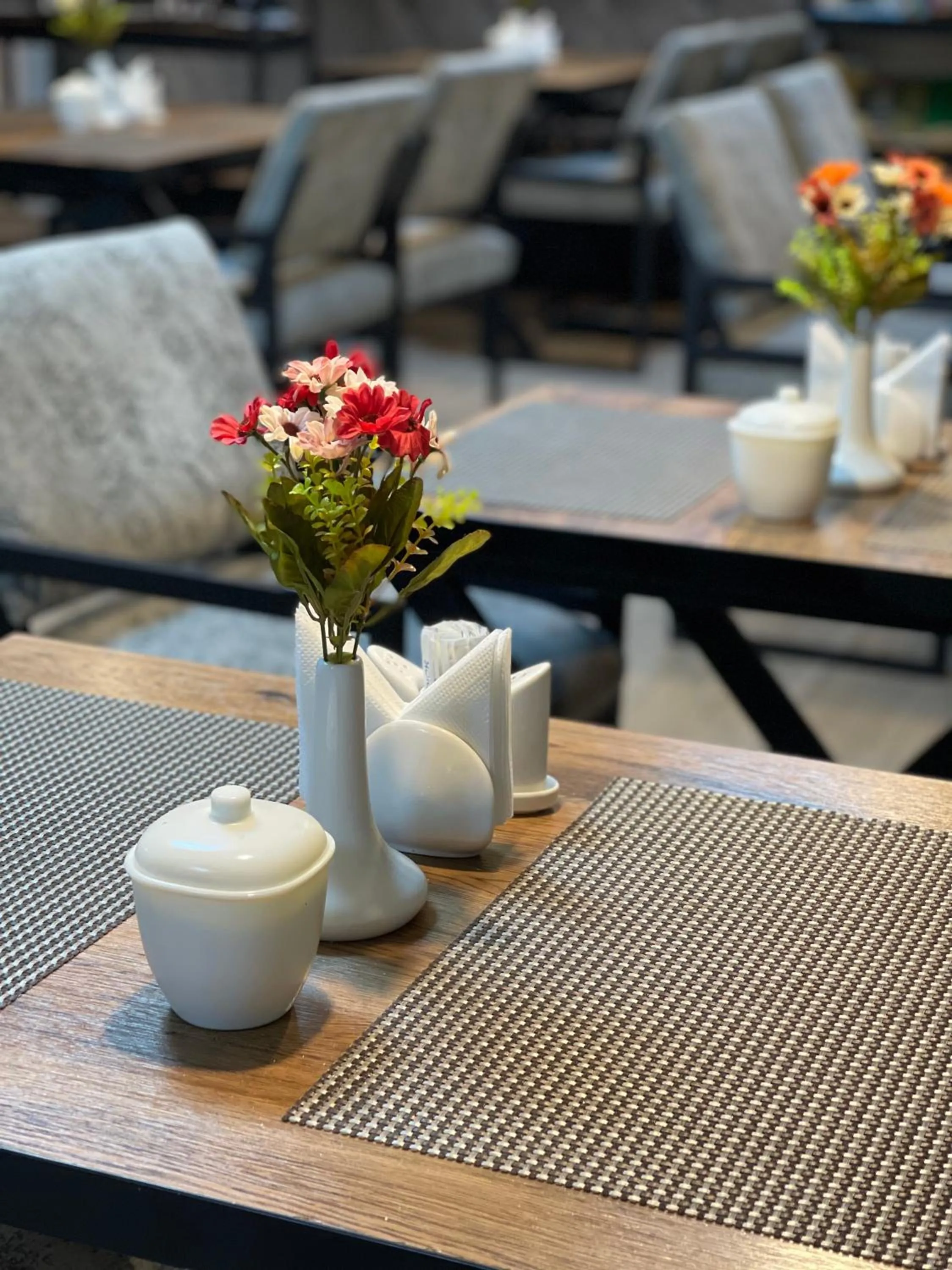 Restaurant/places to eat in Shosh Palace