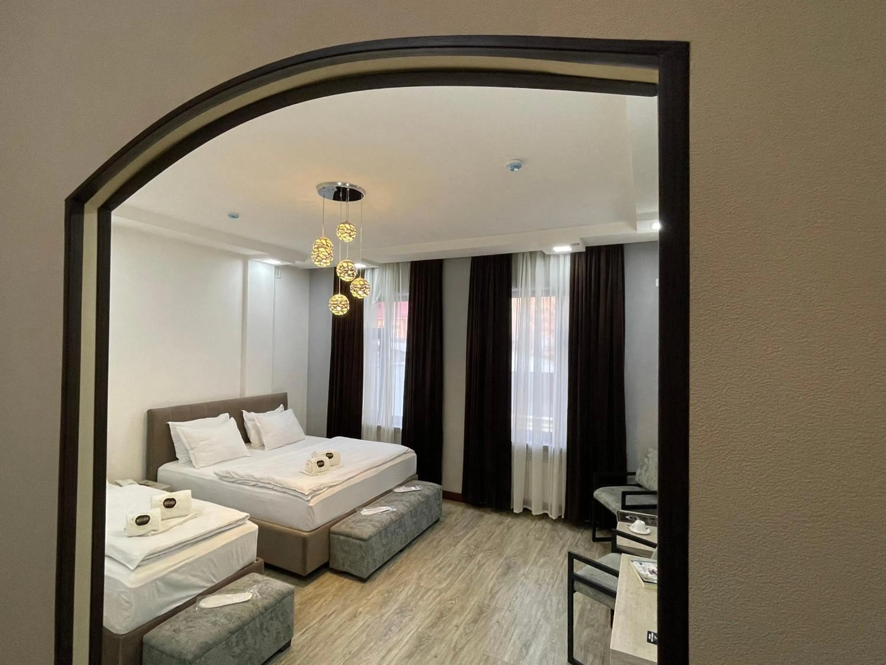 Photo of the whole room, Bed in Shosh Palace