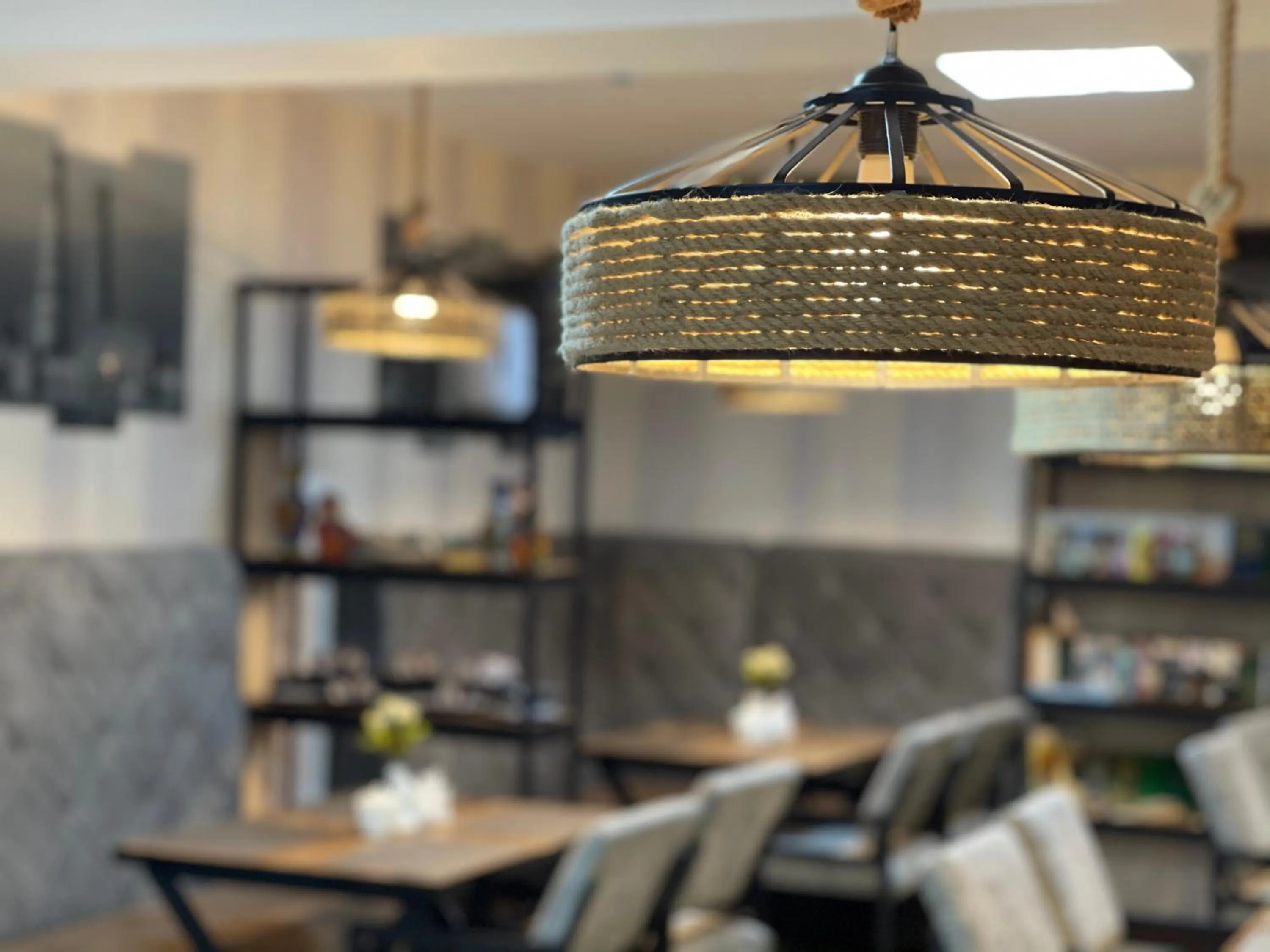 Restaurant/places to eat in Shosh Palace