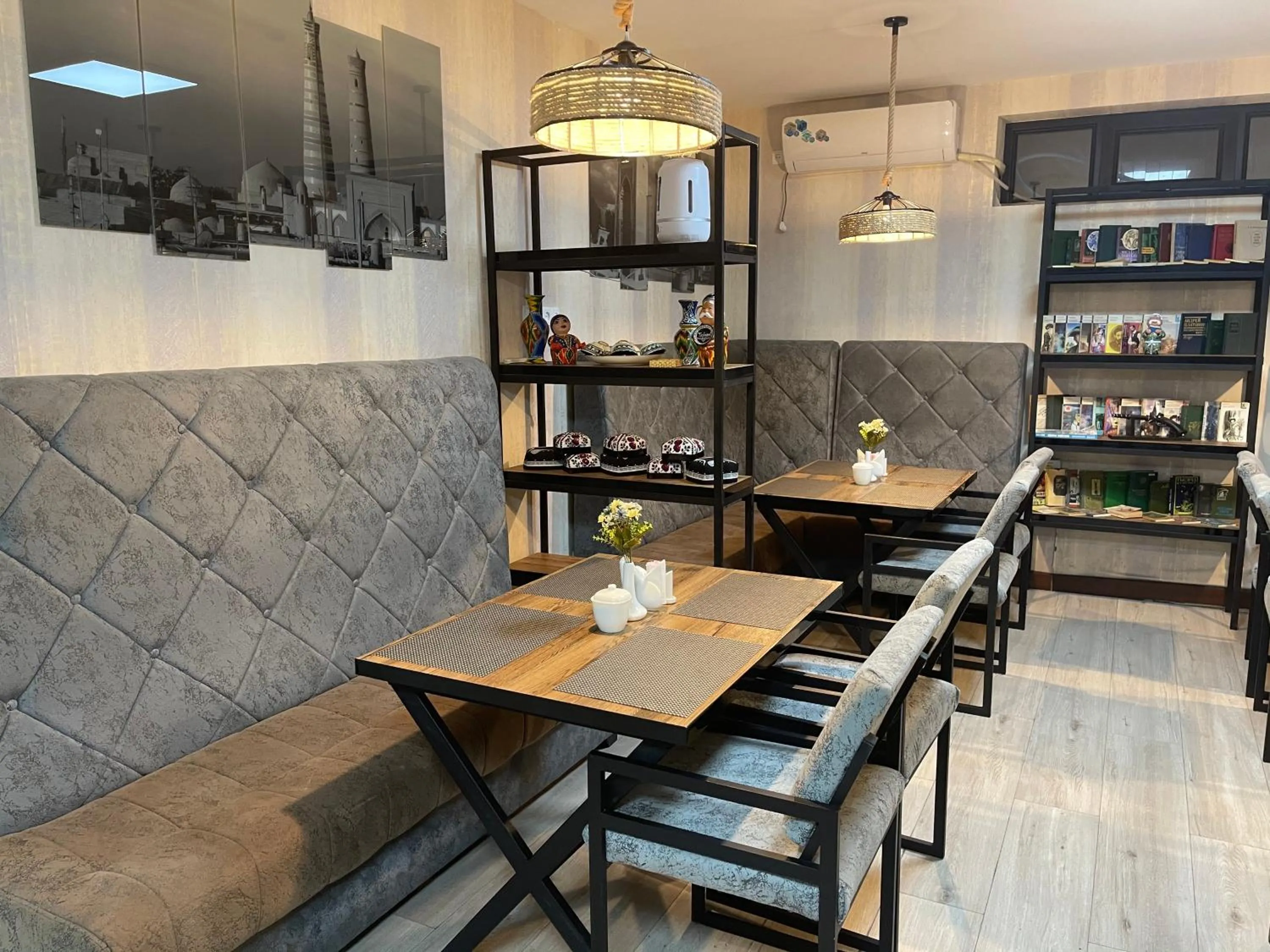 Restaurant/places to eat in Shosh Palace