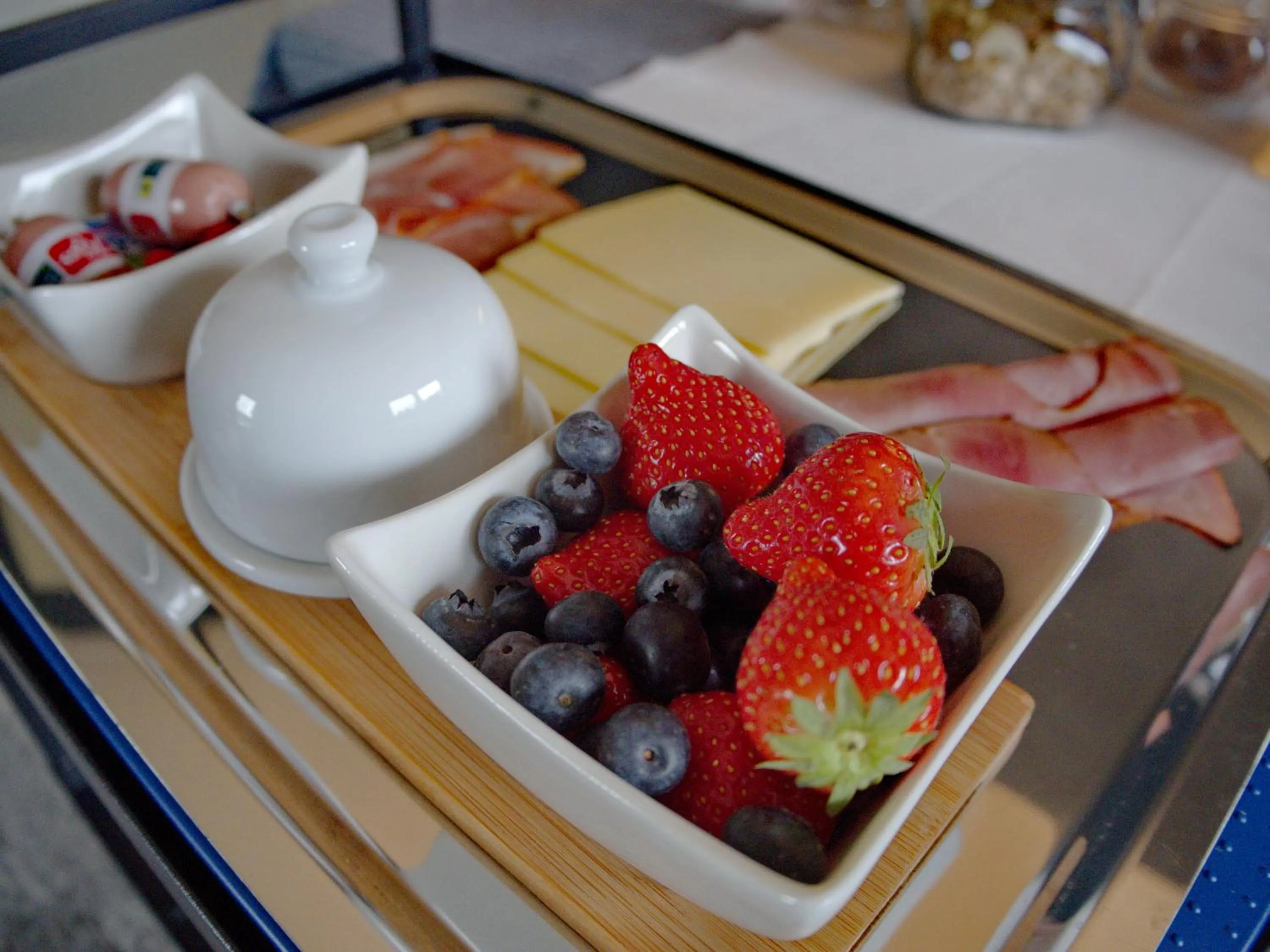 Breakfast in Bed & Brochje Burgum