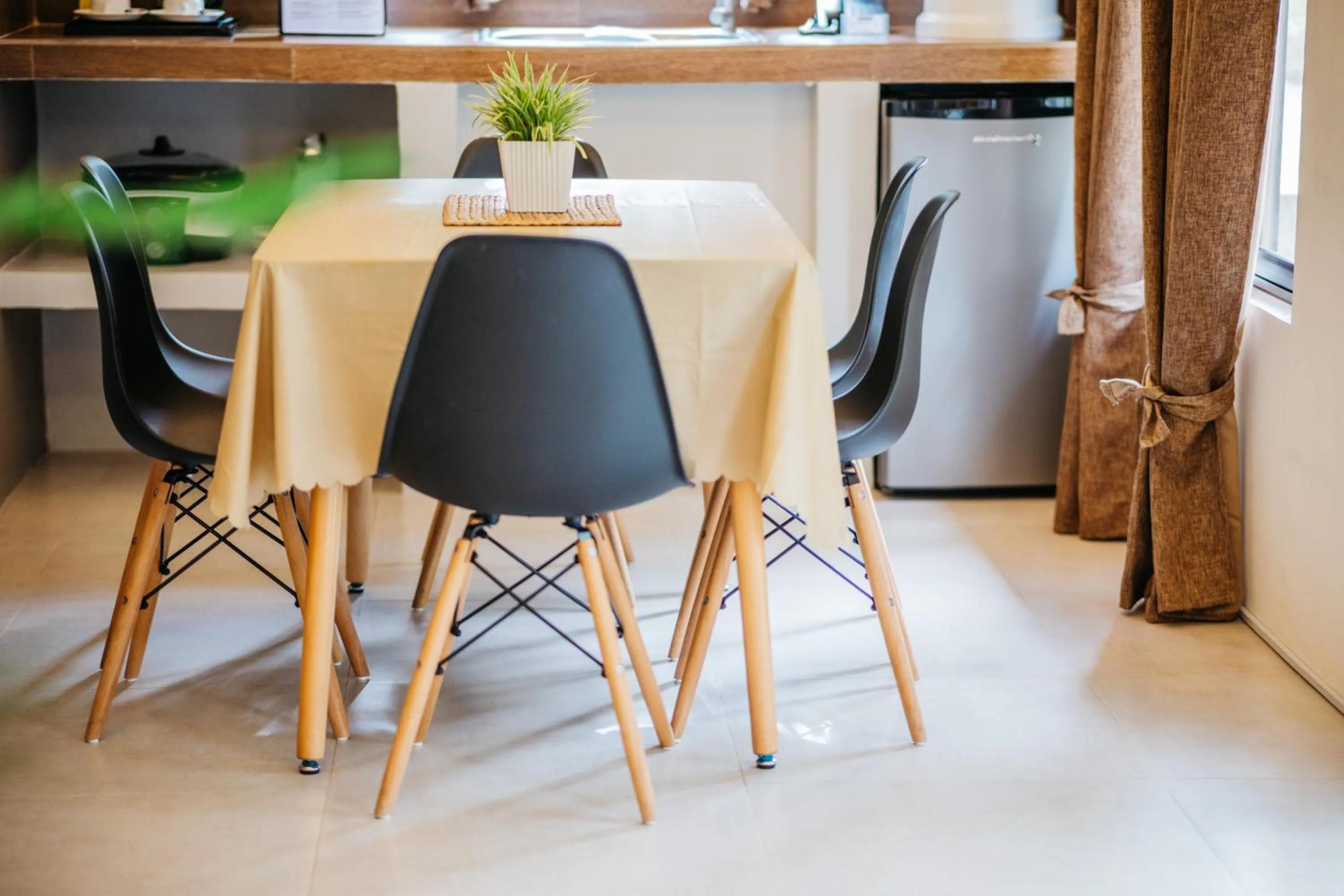 Dining area in Spacio Caliraya Bed & Breakfast