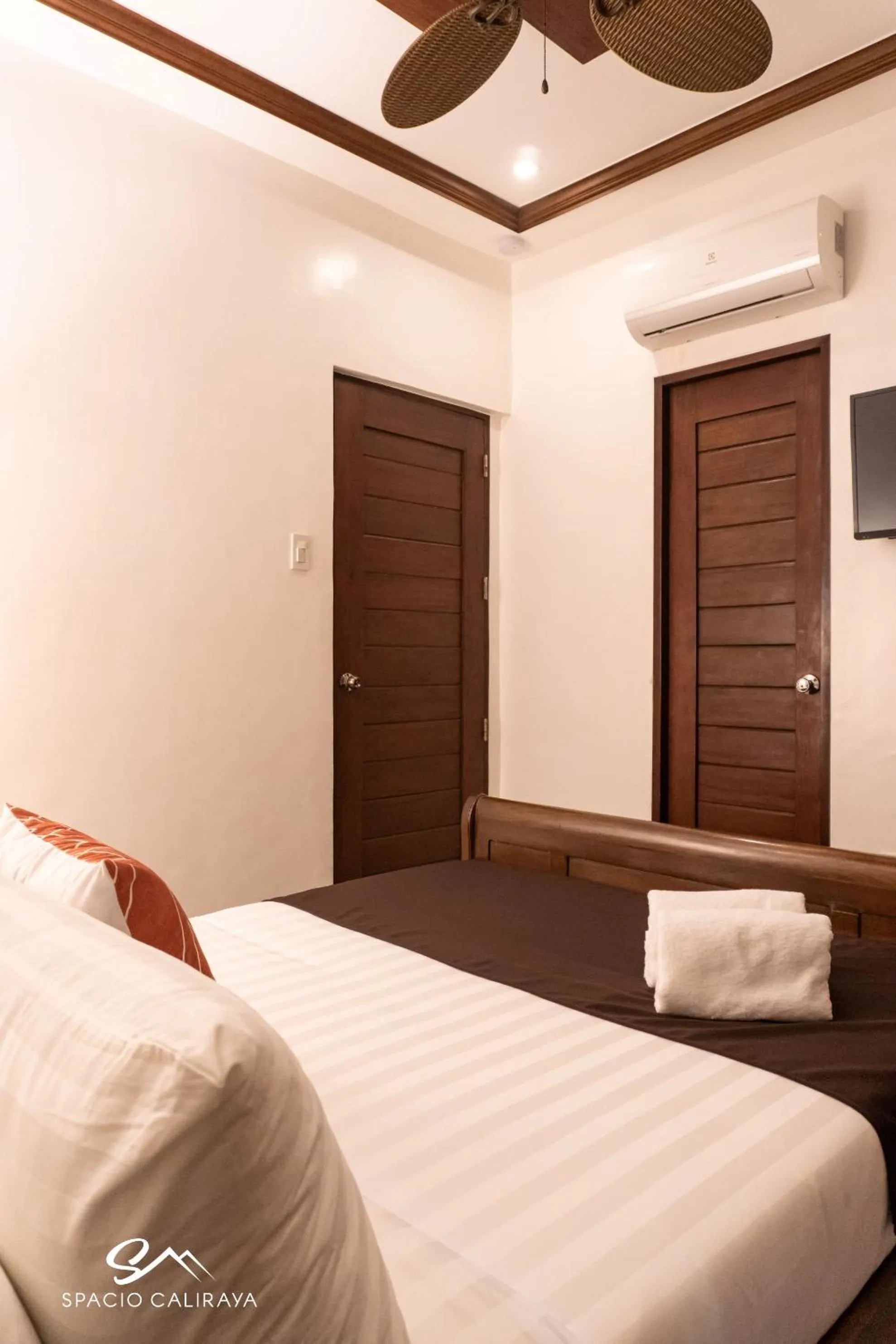 TV and multimedia, Bed in Spacio Caliraya Bed & Breakfast