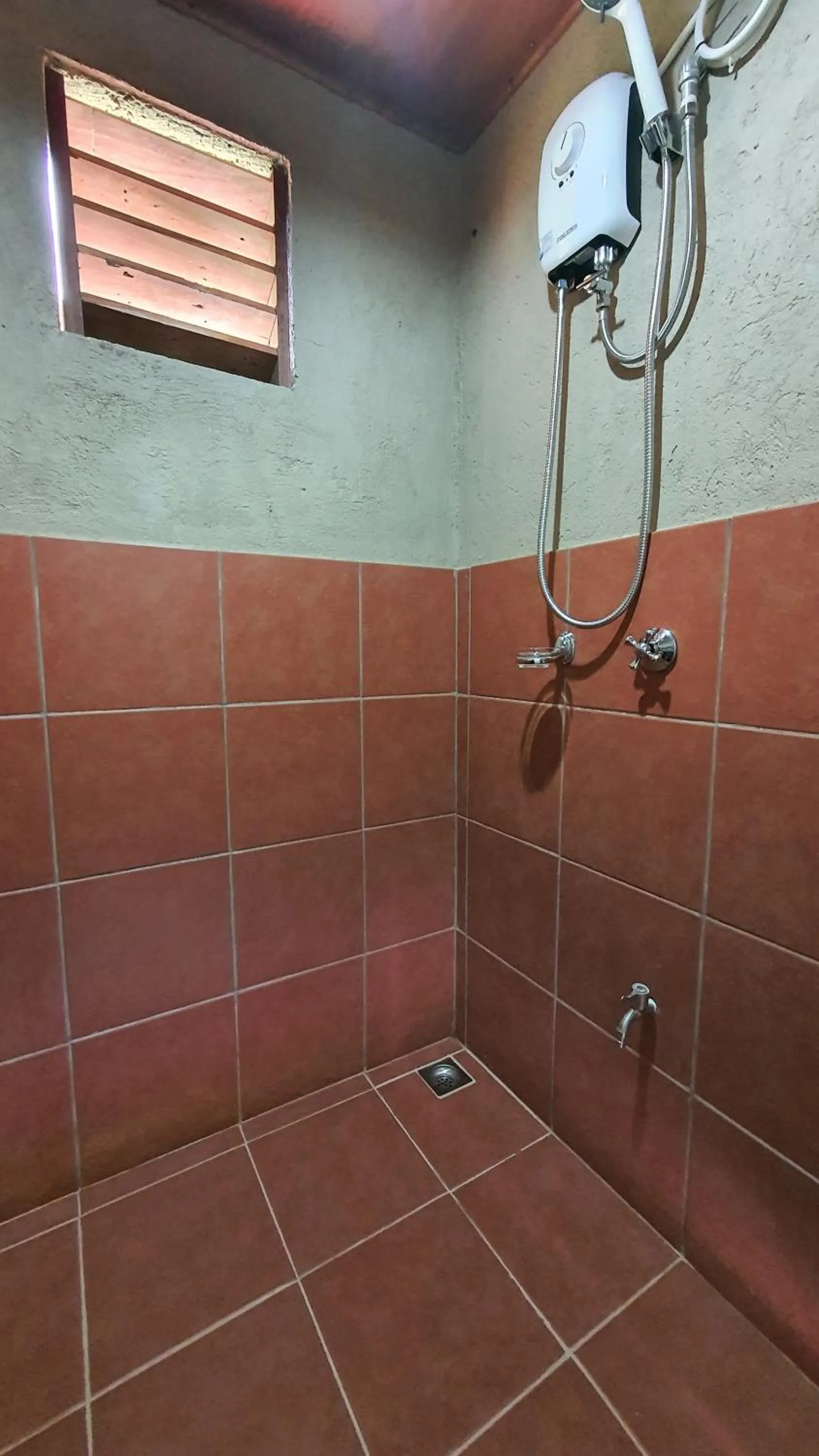 Shower in Spacio Caliraya Bed & Breakfast
