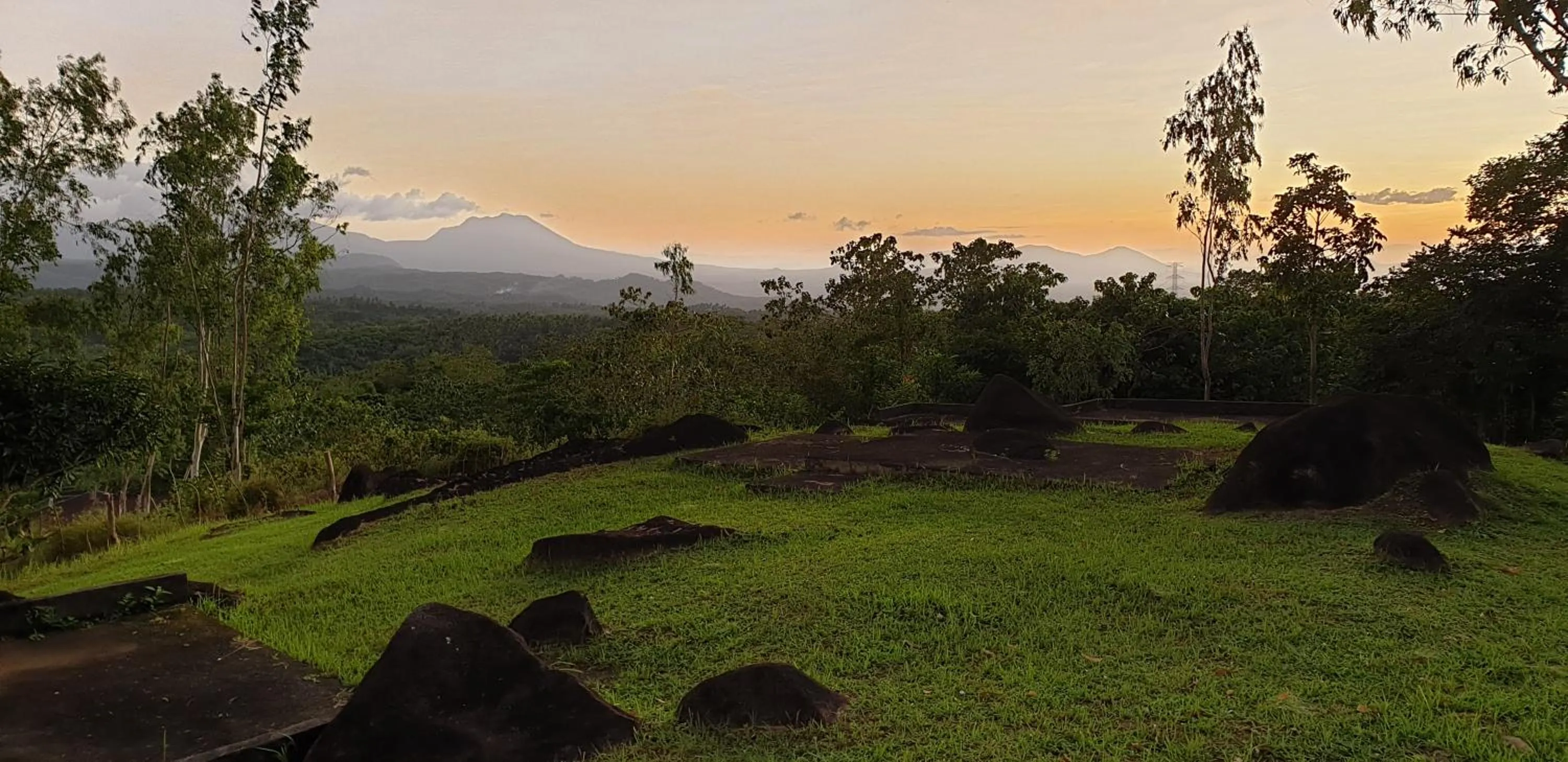 Natural landscape in Spacio Caliraya Bed & Breakfast
