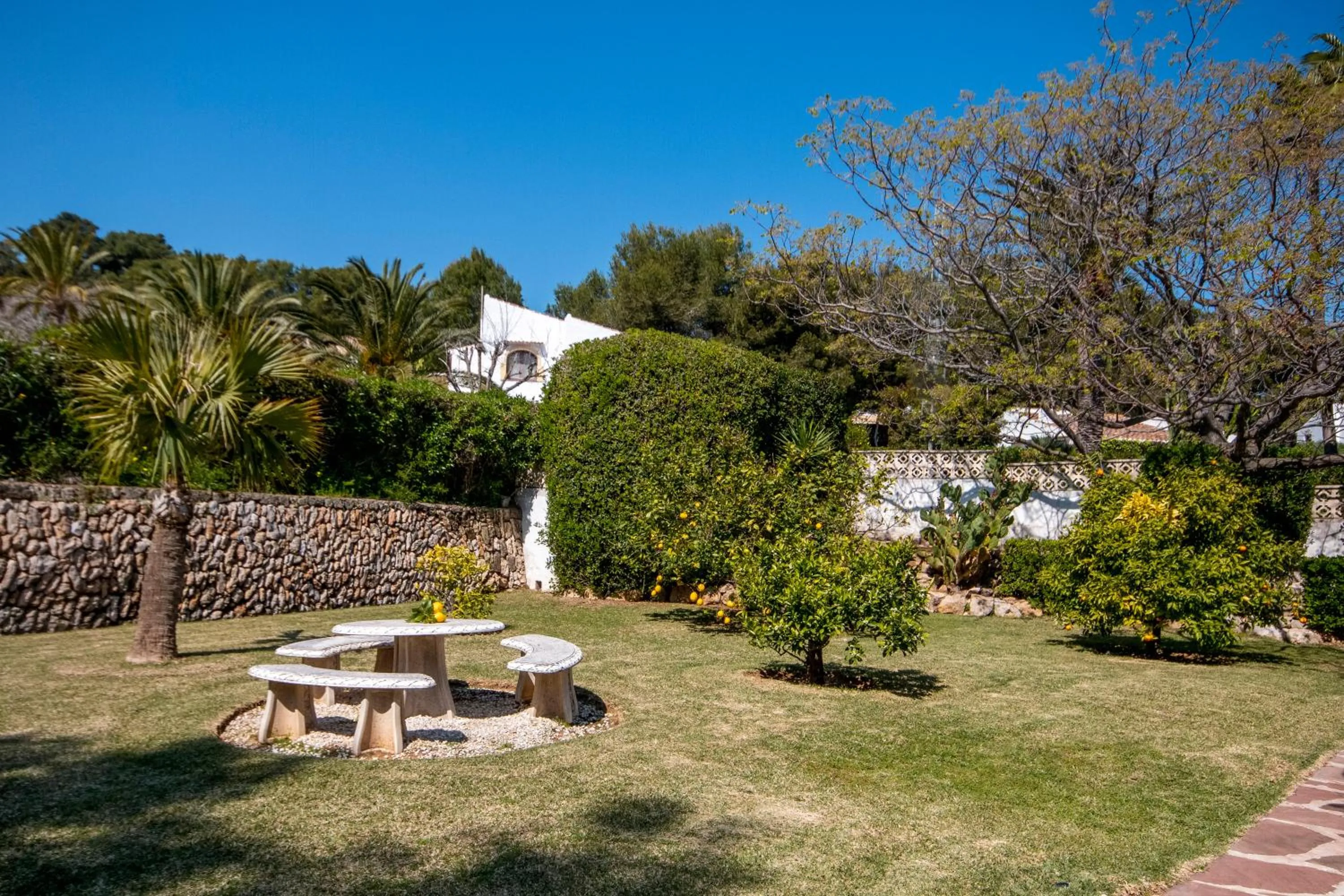 Villa Escocia by Aguilarent
