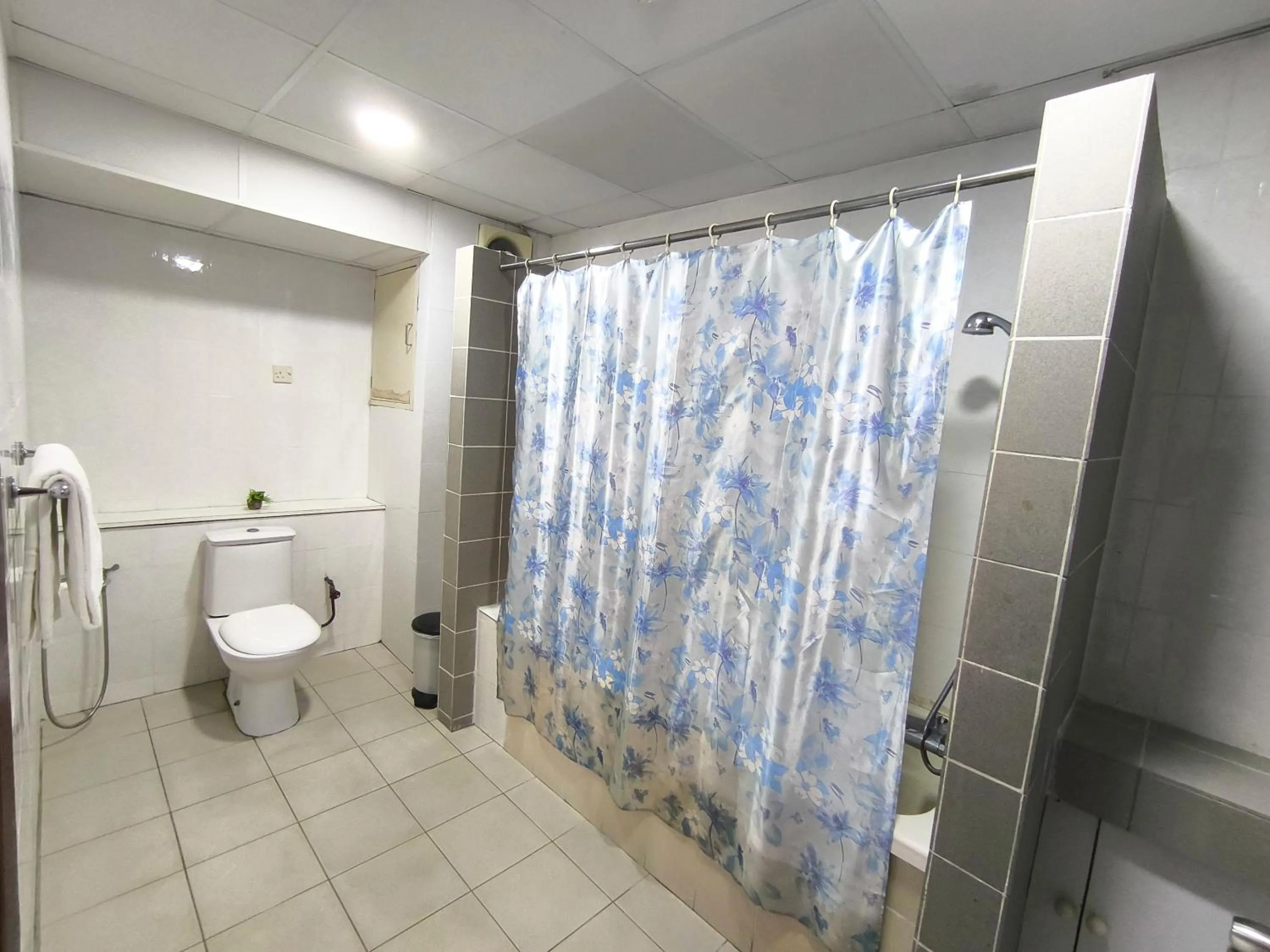 Bathroom in Jubilee Hotel