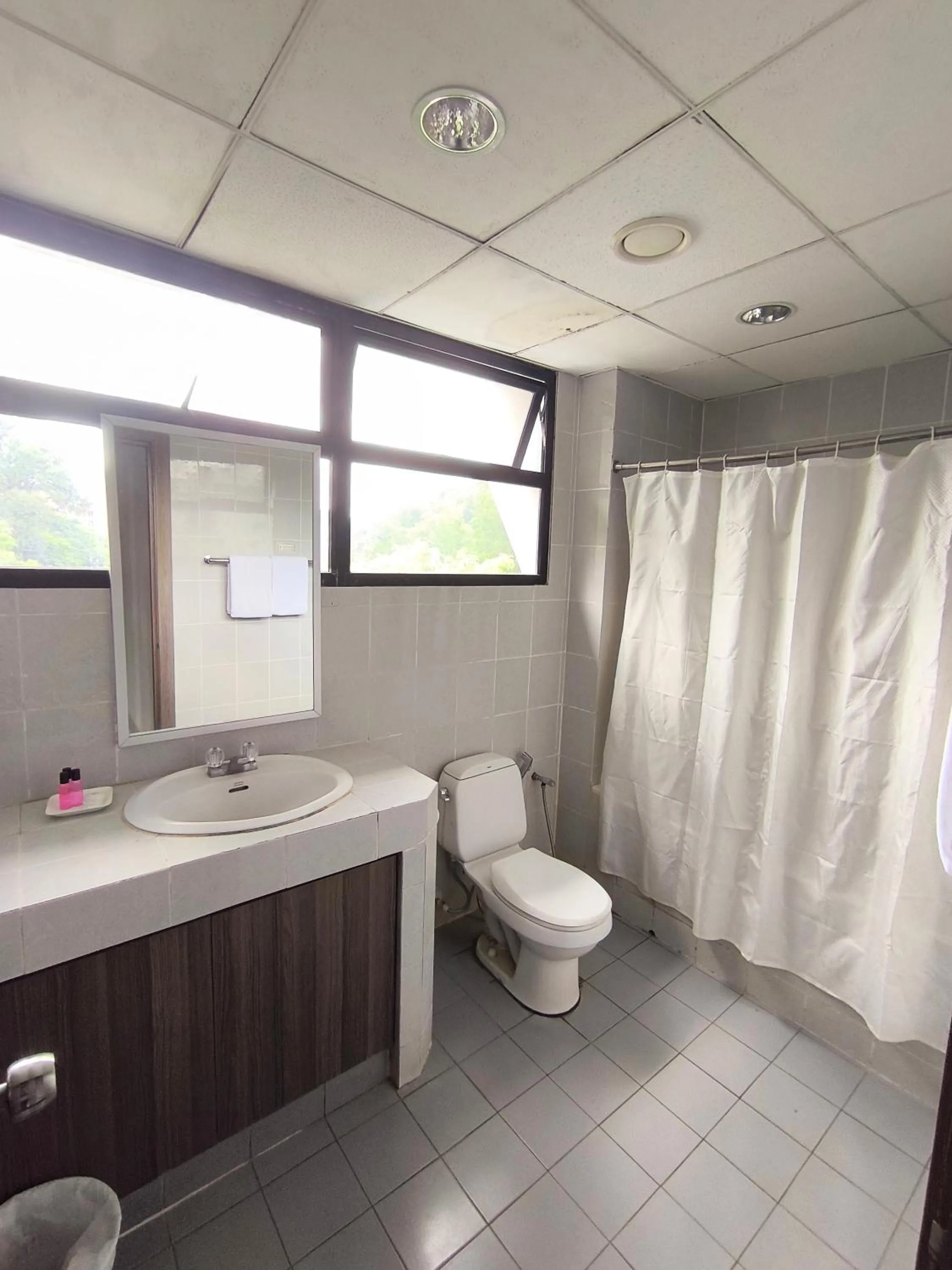 Bathroom in Jubilee Hotel