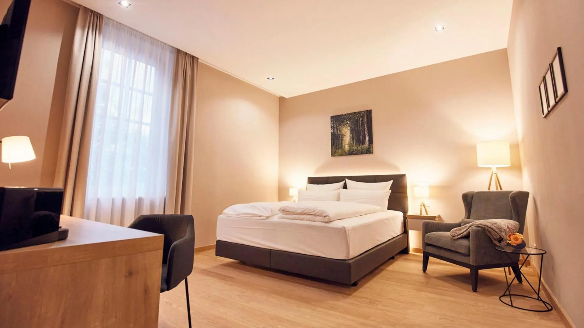 Photo of the whole room, Bed in Seehotel Maria Laach