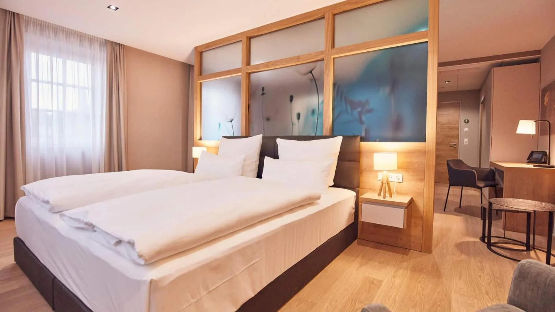 Photo of the whole room, Bed in Seehotel Maria Laach