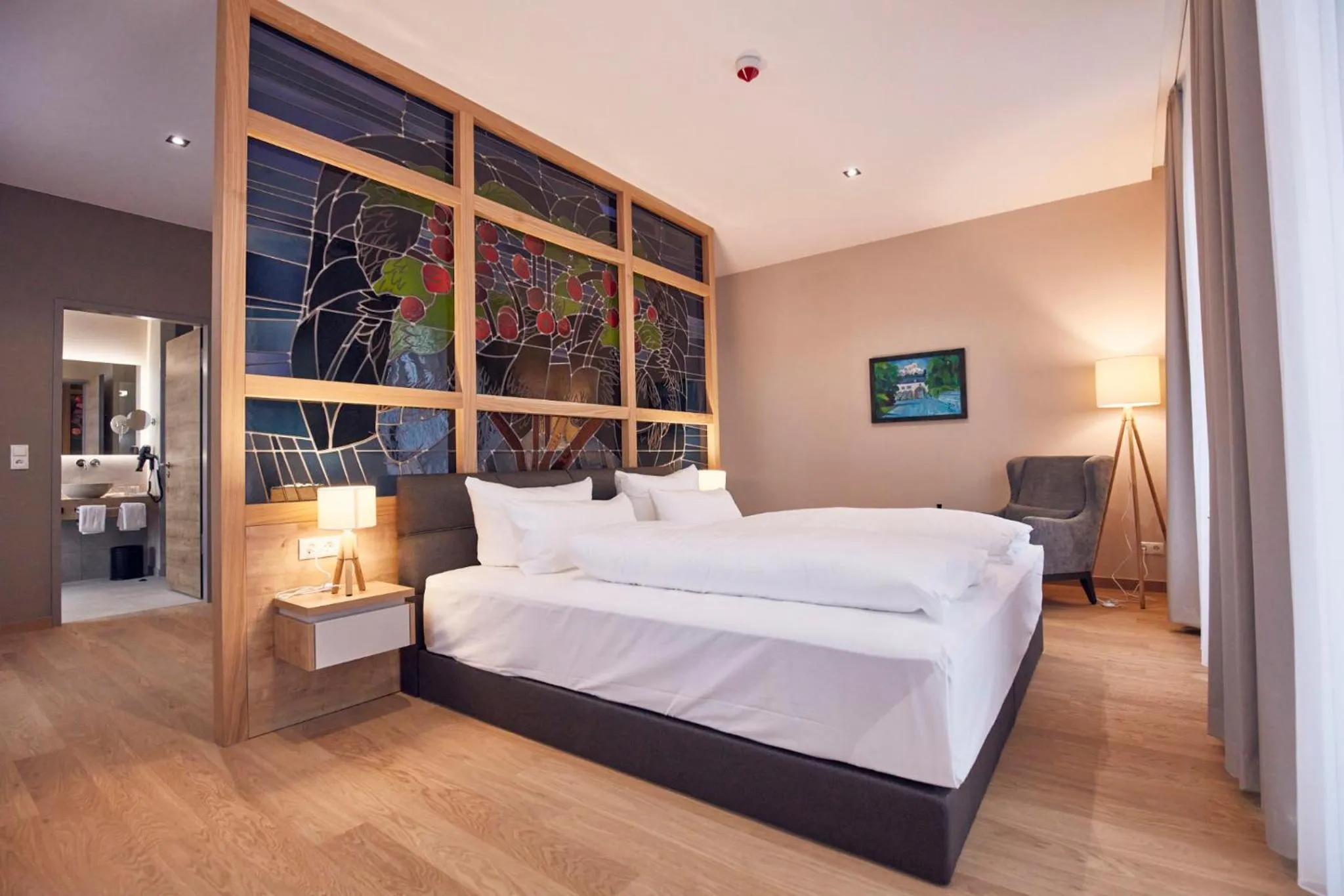 Photo of the whole room, Bed in Seehotel Maria Laach