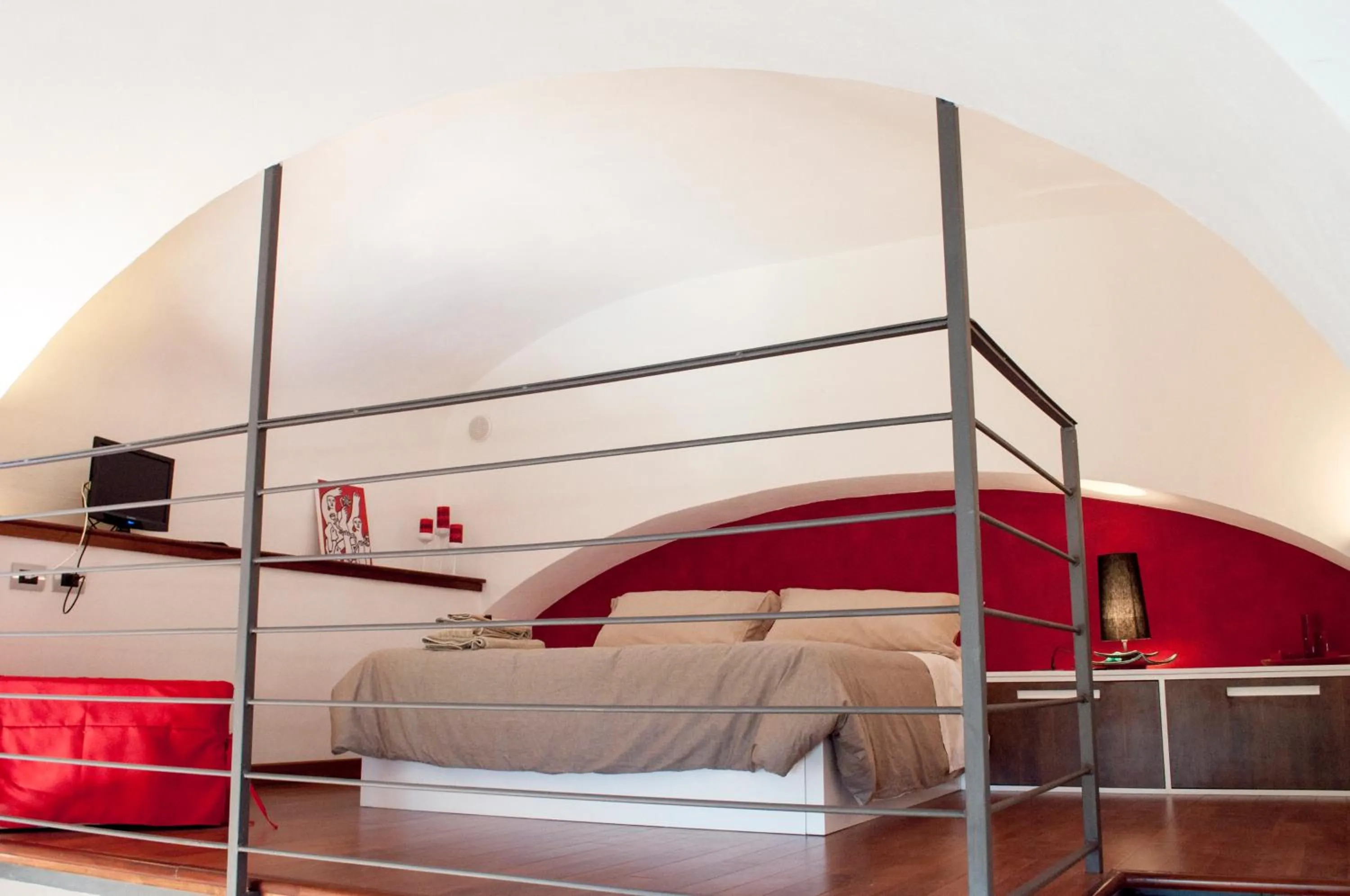 Decorative detail, Bed in Residence Zelzar