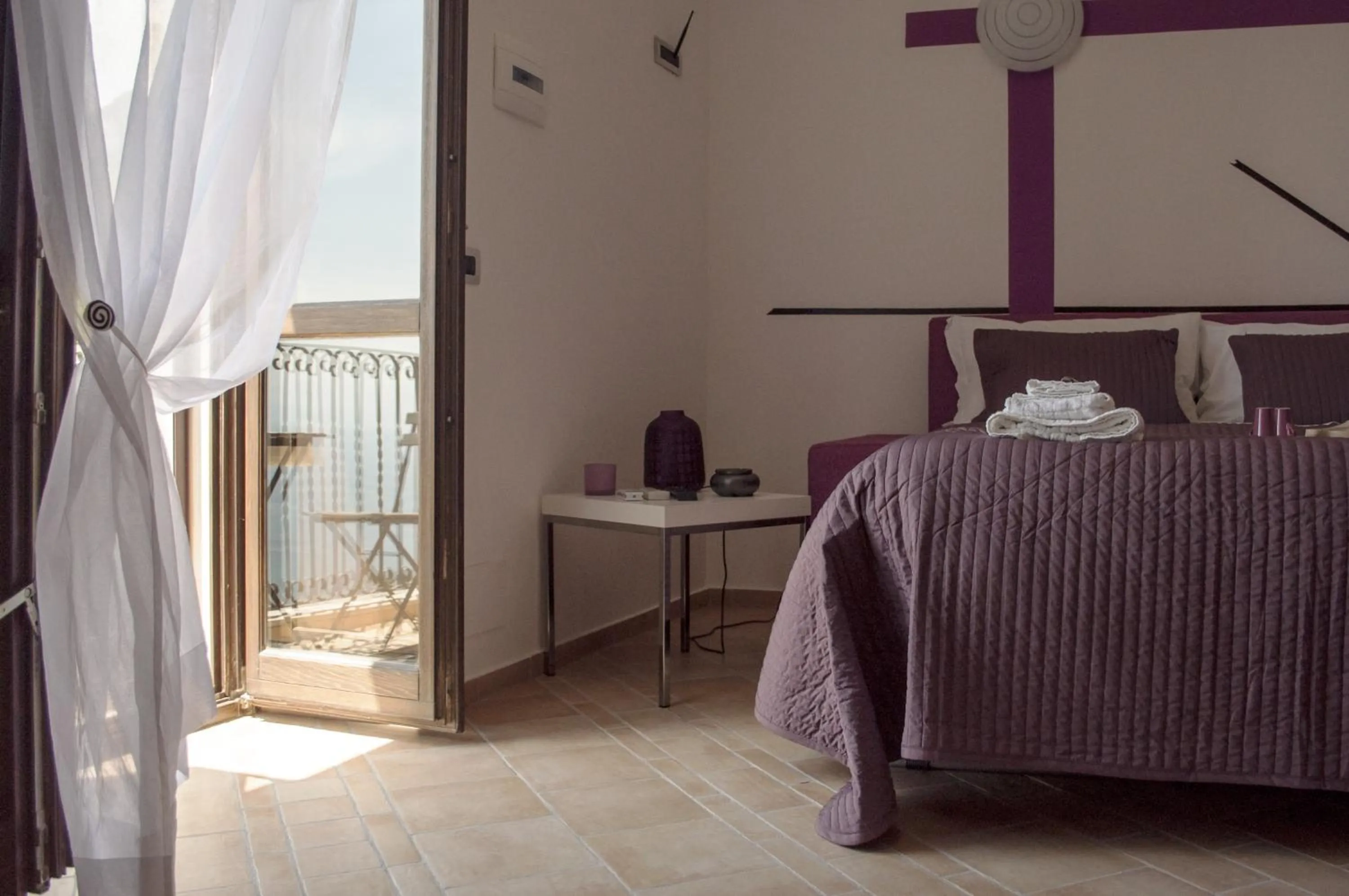 Decorative detail, Bed in Residence Zelzar