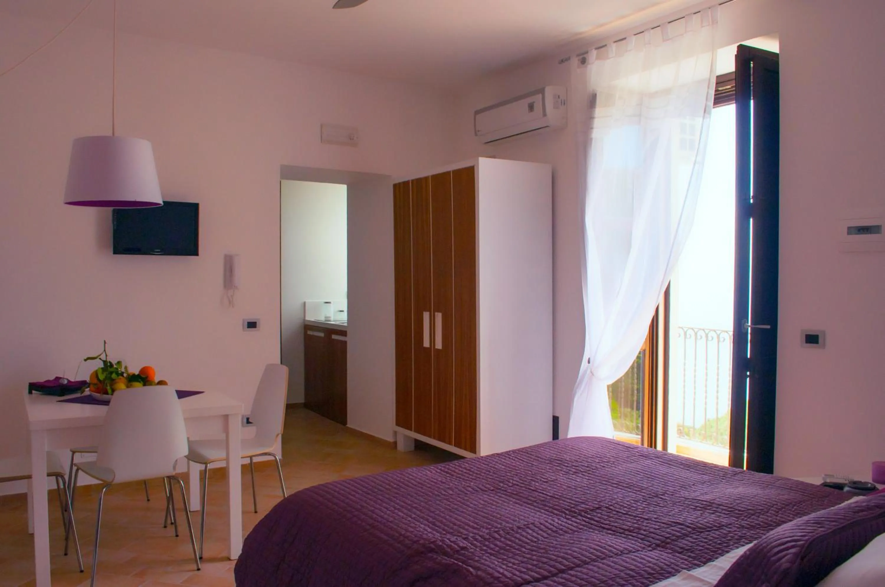 Photo of the whole room, Bed in Residence Zelzar