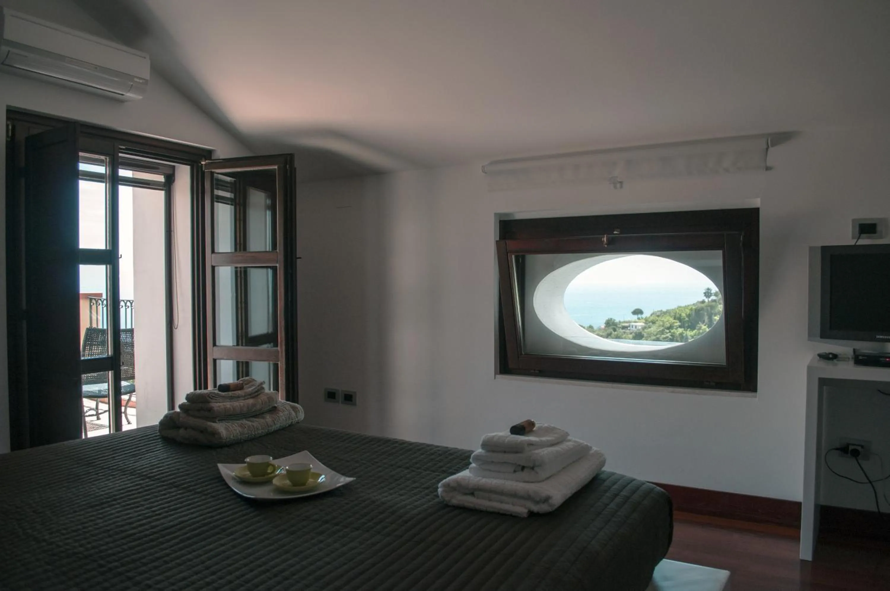 Photo of the whole room, Bed in Residence Zelzar