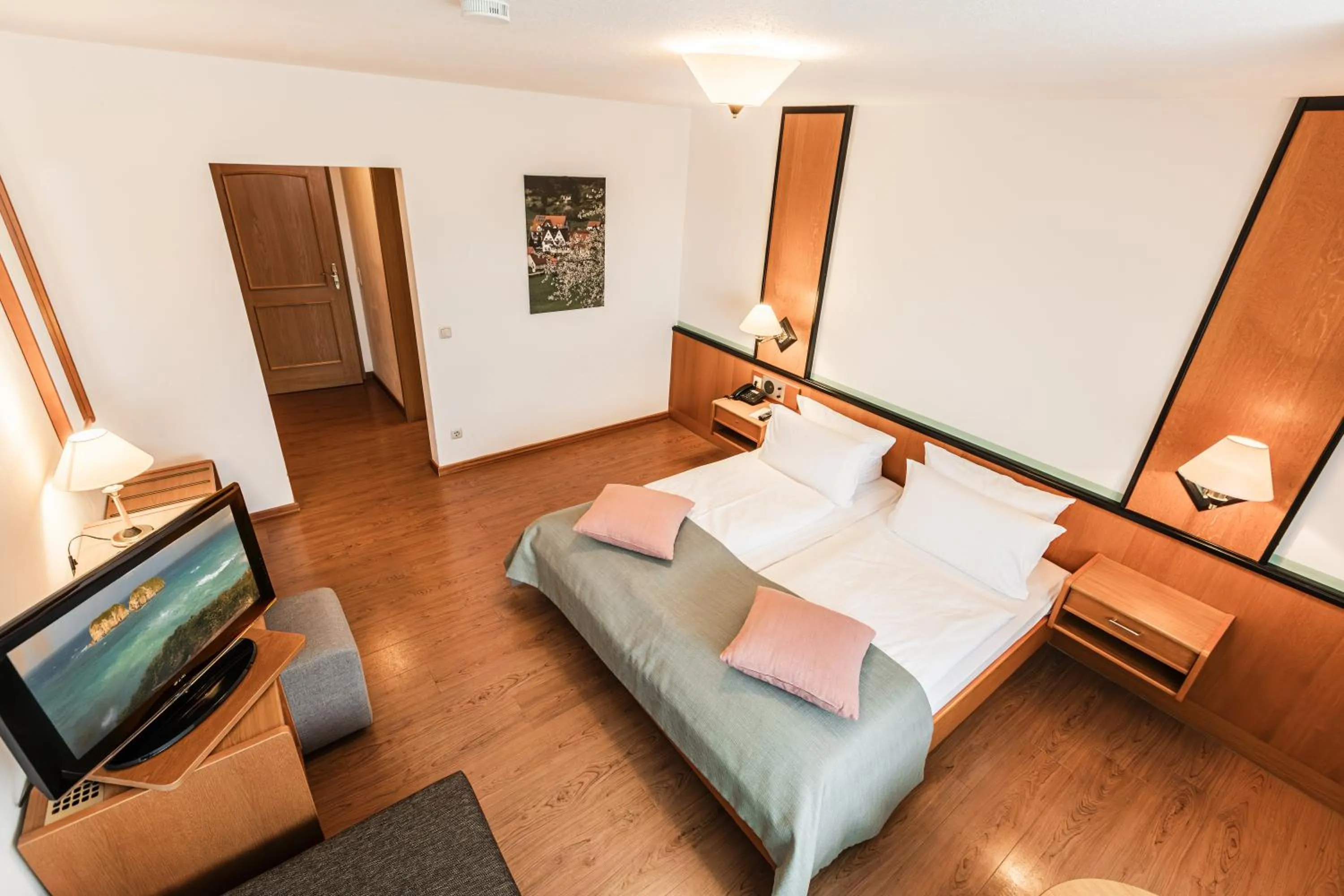 Bed in Landidyll Hotel Zum Alten Schloss