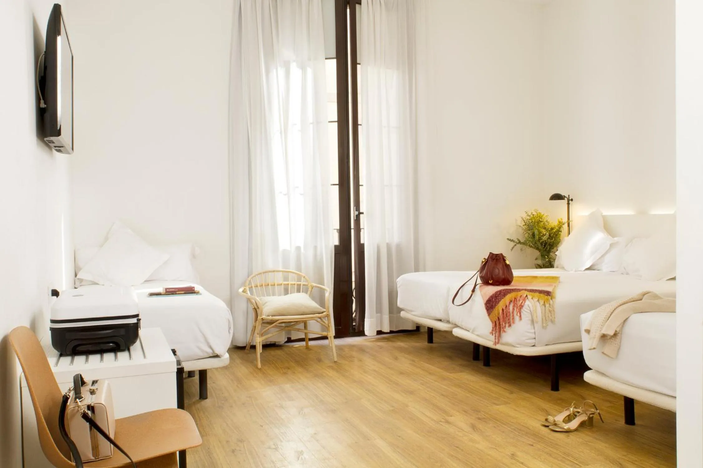 Photo of the whole room, Bed in Som Nit Born