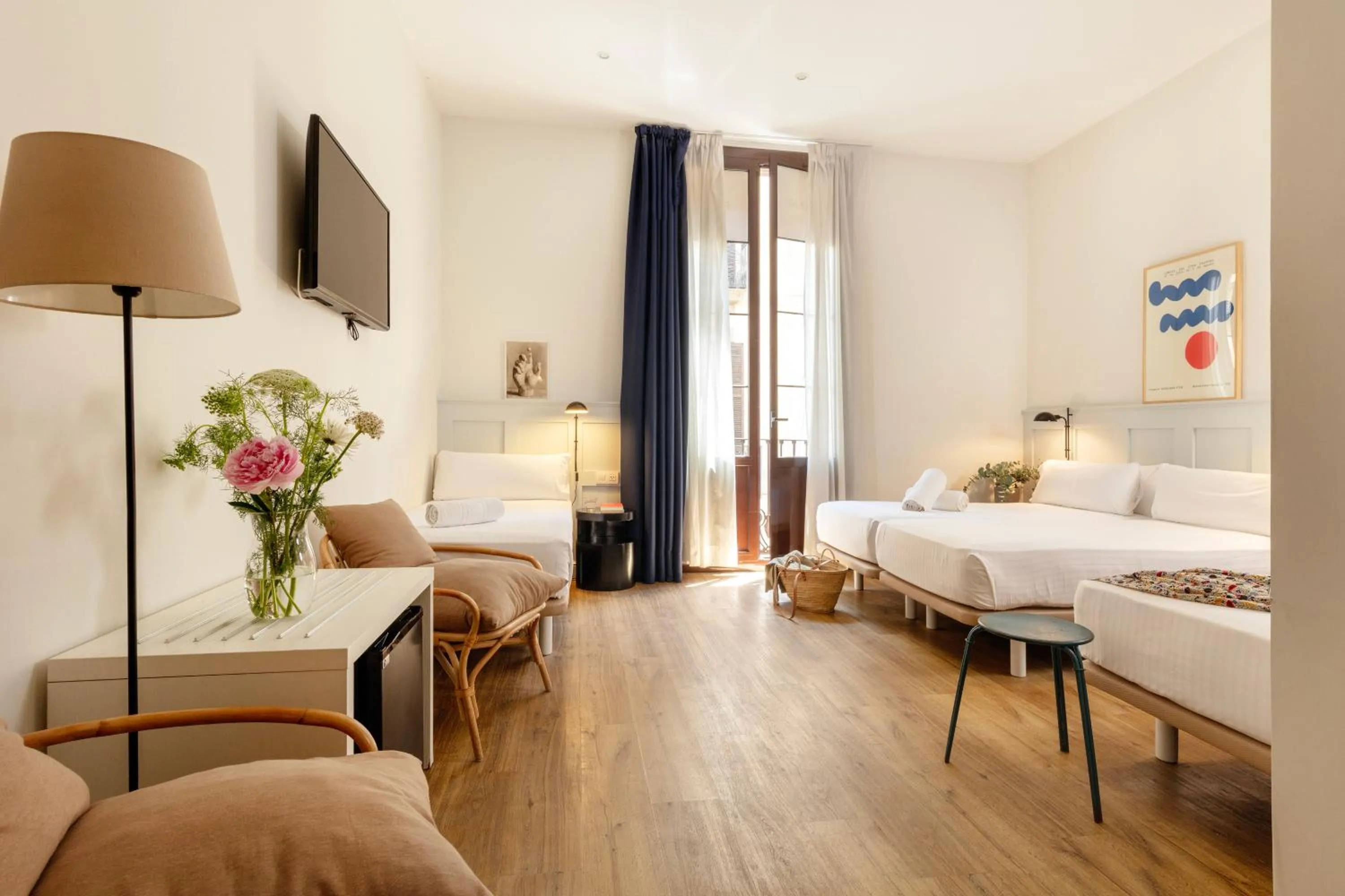 Photo of the whole room, Bed in Som Nit Born