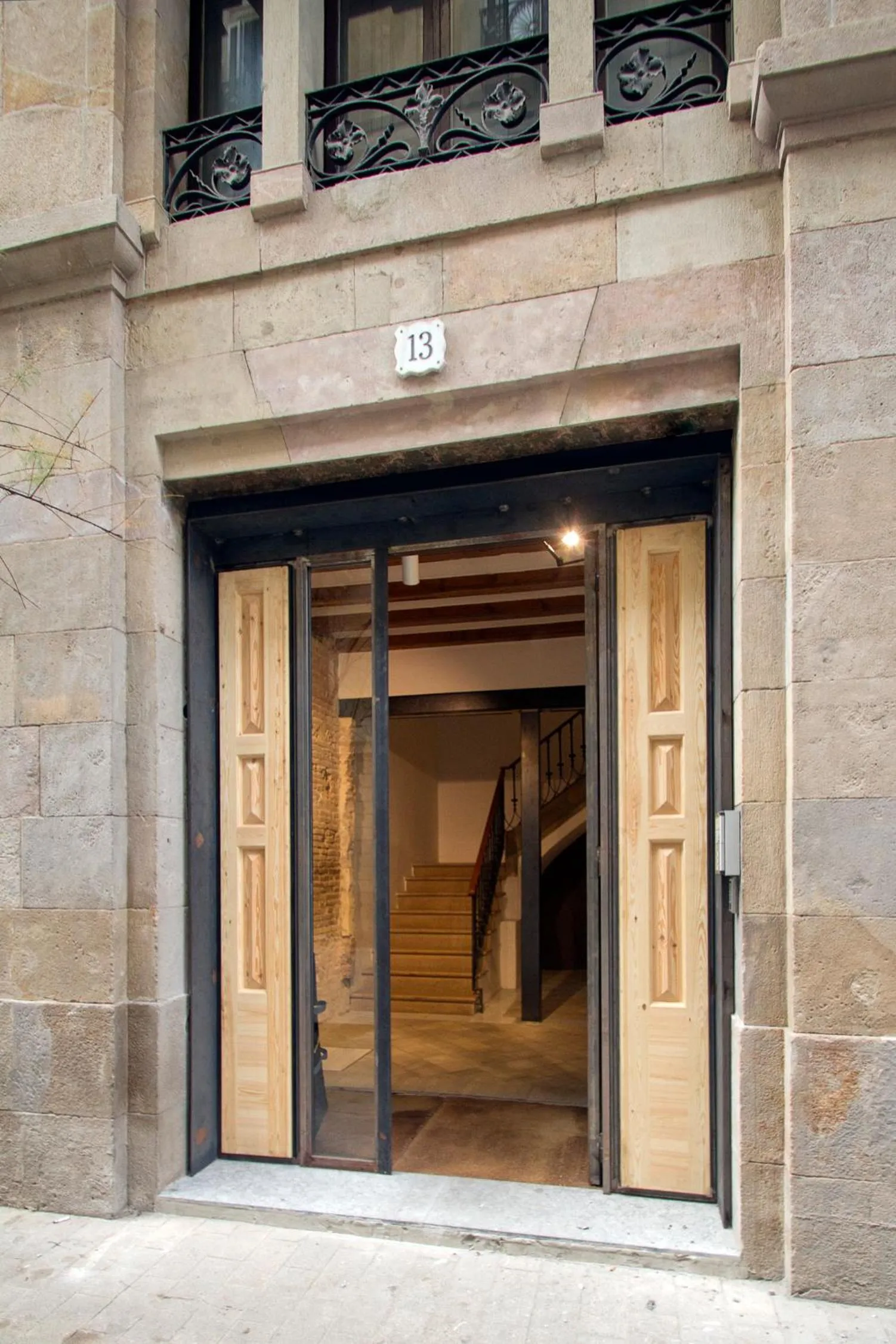 Facade/entrance in Som Nit Born