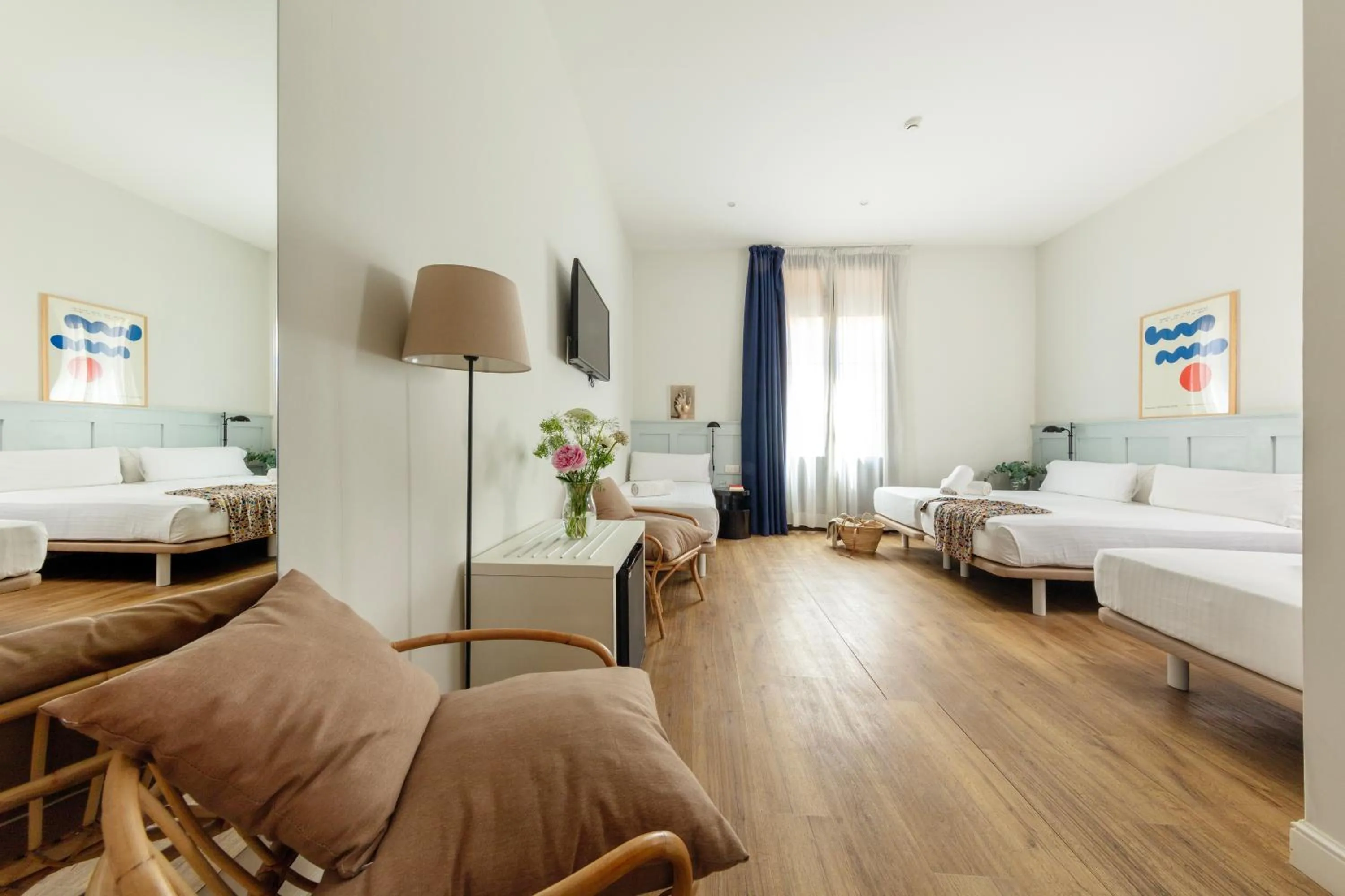 Photo of the whole room, Bed in Som Nit Born